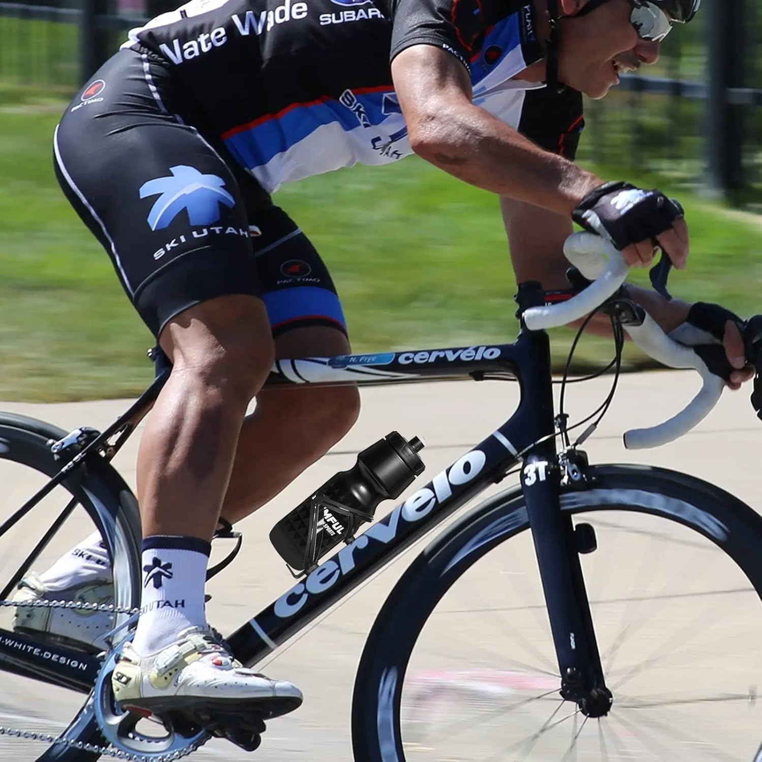 GEMFUL Bike Water Bottle with Holder Combo Lightweight 750 Ml 24Oz Cycling Bottles and Cage for MTB Rode for Road MTB Bicycle (Black) - Black With Cage image number 3