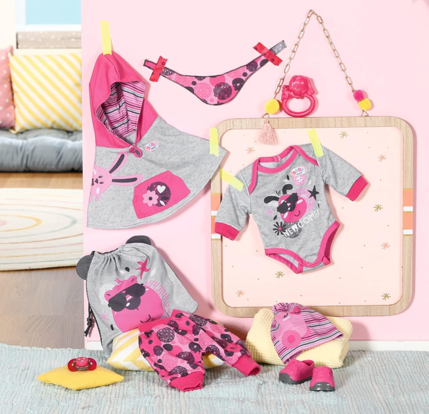 BABY Born Deluxe First Arrival 832561 Clothing Accessories for 43Cm Dolls for Toddlers - Includes 9-Piece Clothing Set & Dummy Eye Function - Suitable from 3 Years image number 3