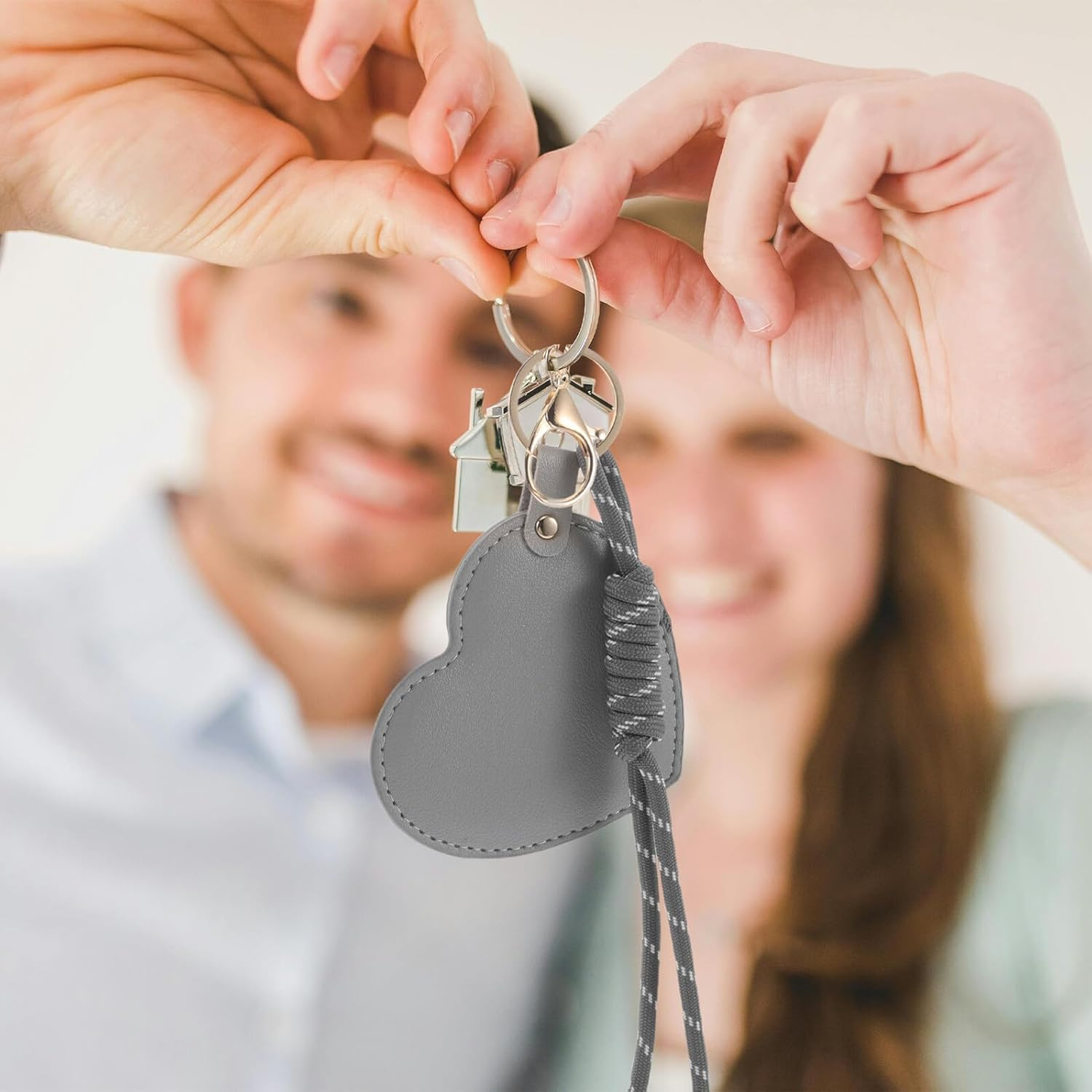 Toyvian 2Pcs Portable Heart-Shaped Compact Mirror with PU Leather Cover Travel Pocket Vanity Mirror Keychain for Women and Cute Handheld Makeup for Purse and Travel image number 3