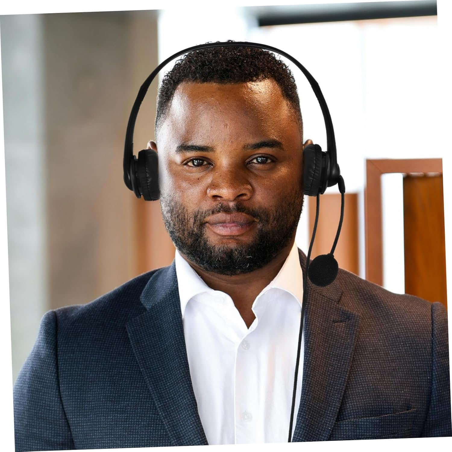 LIGIGWASH Noise Canceling Headphones Comfortable Design Featuring Deep Bass and Stereo Sound for Gaming and Webinars Includes Microphone for Communication image number 4