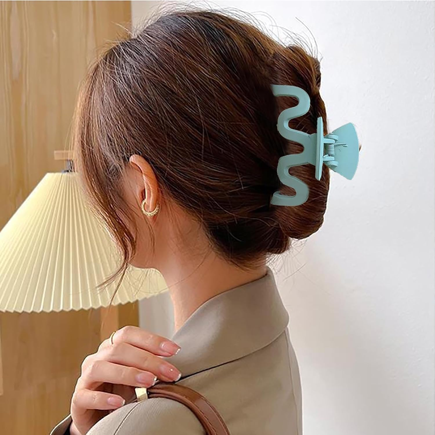 Tseenyi Large Hair Claw Clips, Irredular Claw Clips, Green Hair Claw Clips, Acrylic Claw, Wavy Hair Clips, Large Hair Claw Barrette, Minimalist Large Hair Clip, Hair Accessories image number 6