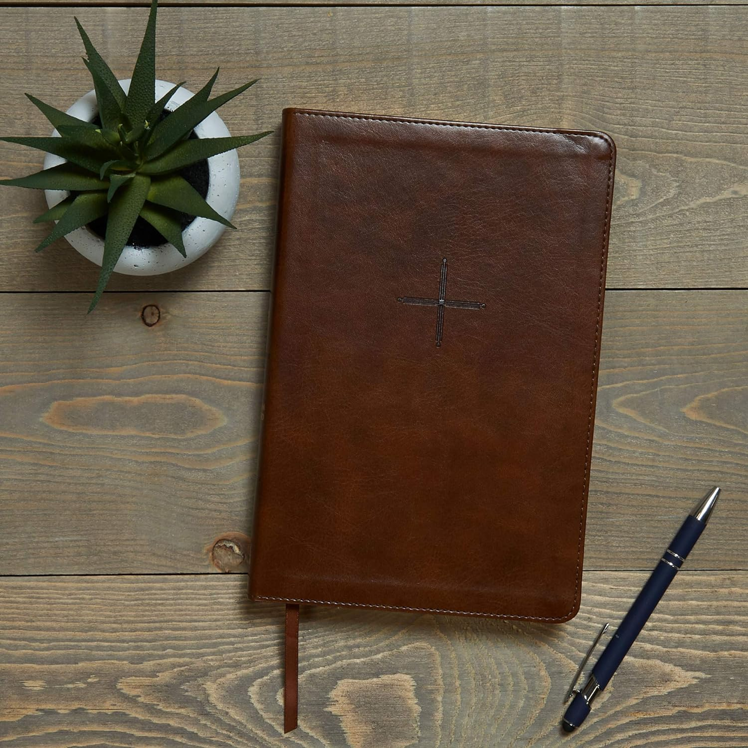 CSB Every Day with Jesus Daily Bible, Brown image number 3