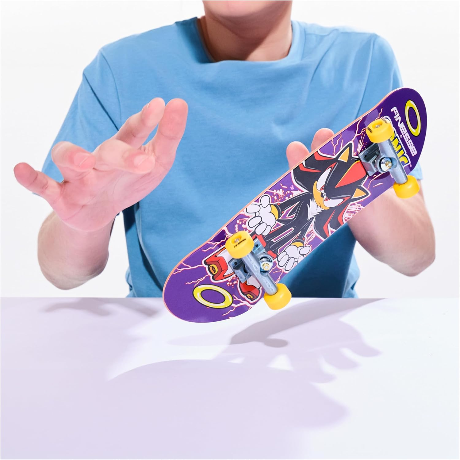 Tech Deck, Finesse X Sonic the Hedgehog Handboard; Authentic Mini Skateboards, Kids&rsquo; Toys for Boys and Girls, Ages 6 and up (Hands Use Only) image number 6