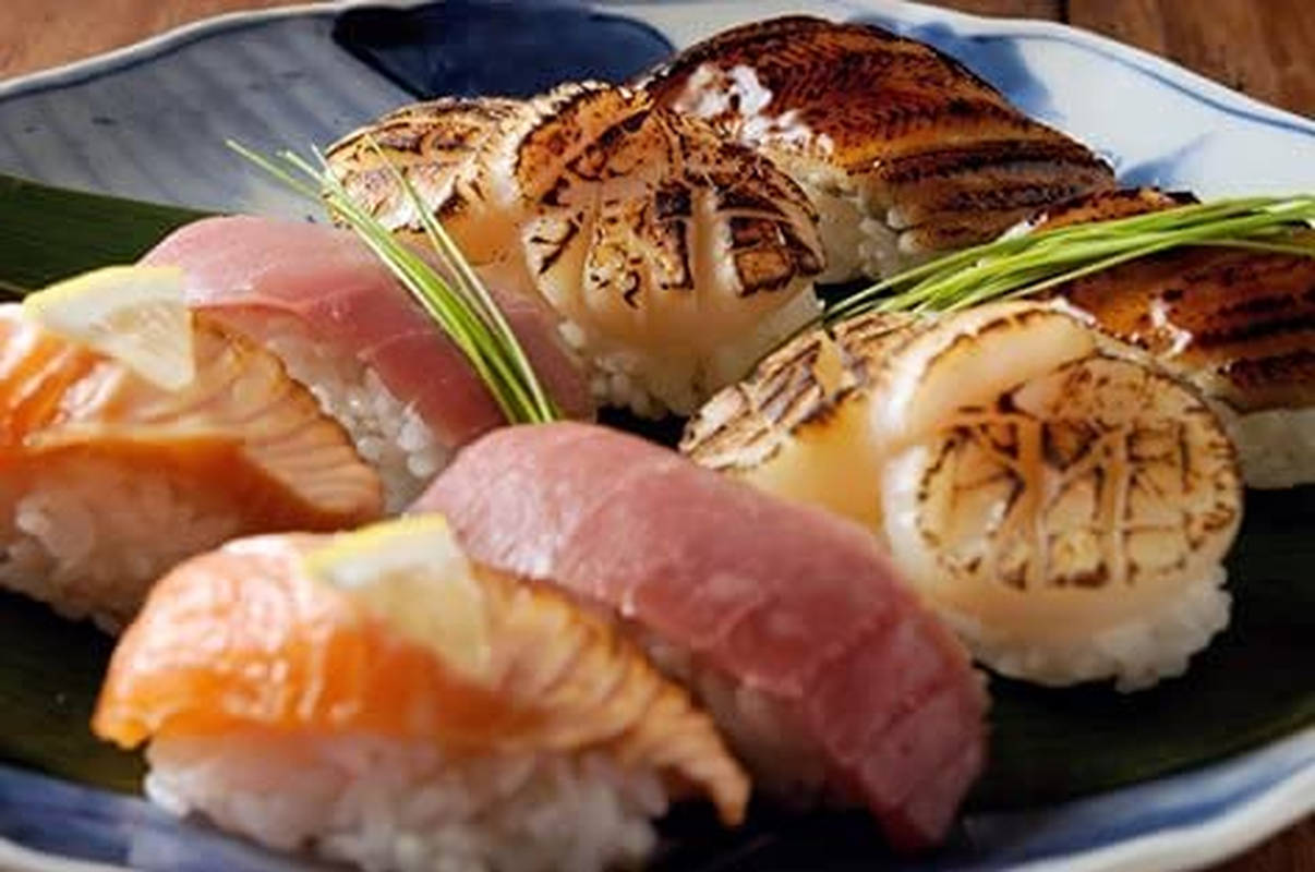 Iwatani PRO2 Culinary Butane Torch for Sous Vide Cr?Me Brulee Pastries Camping and so Much More image number 5