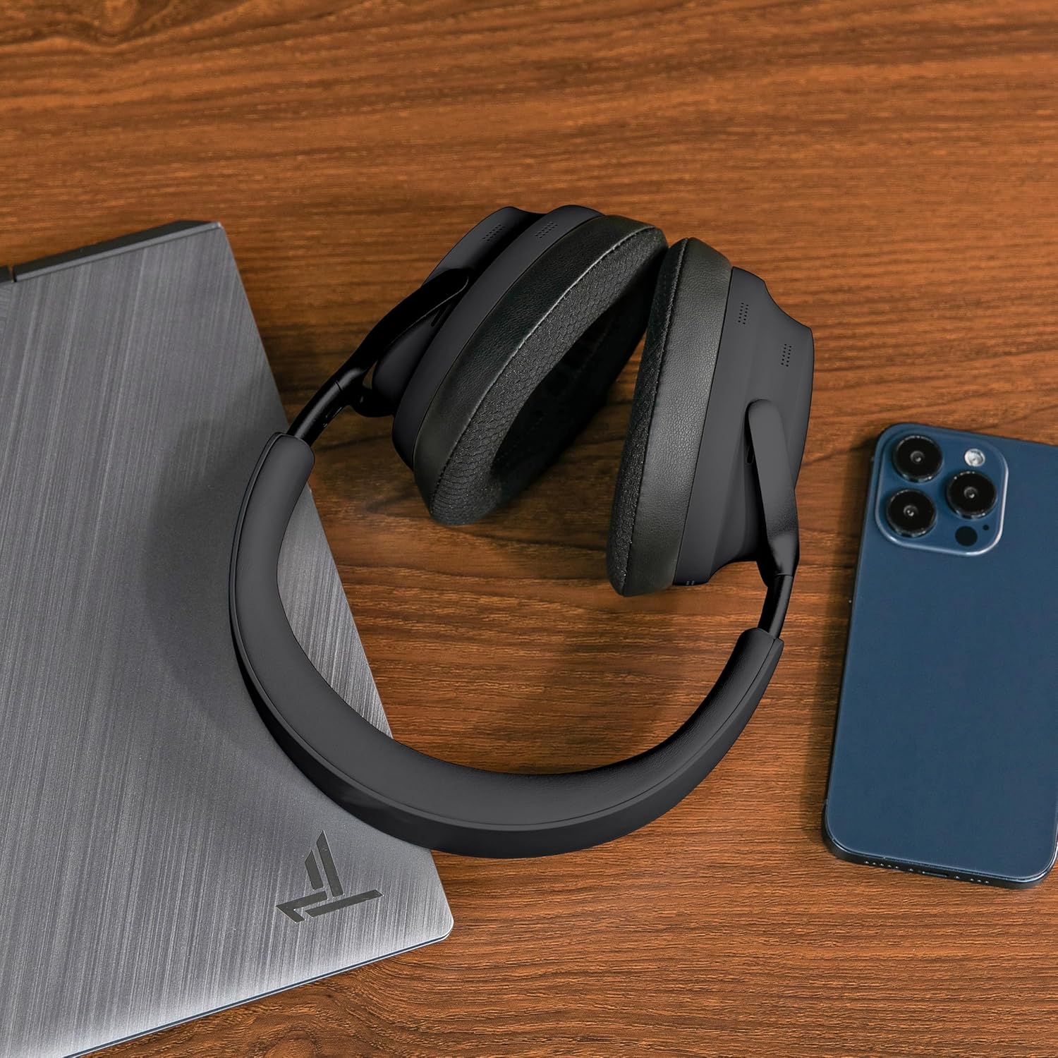 WC Freeze QC Ultra &ndash; Cooling Gel Replacement Earpads Compatible with Bose Quietcomfort Ultra Gen 1 & Gen 2 by Wicked Cushions | Breathable Fabric, Extra Thick & Cool | Black - Diamond White image number 3