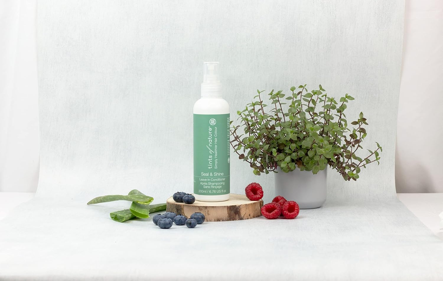 Tints of Nature Natural and Organic Seal and Shine Leave-In Conditioner, Vegan-Friendly, 1 X 200Ml image number 4