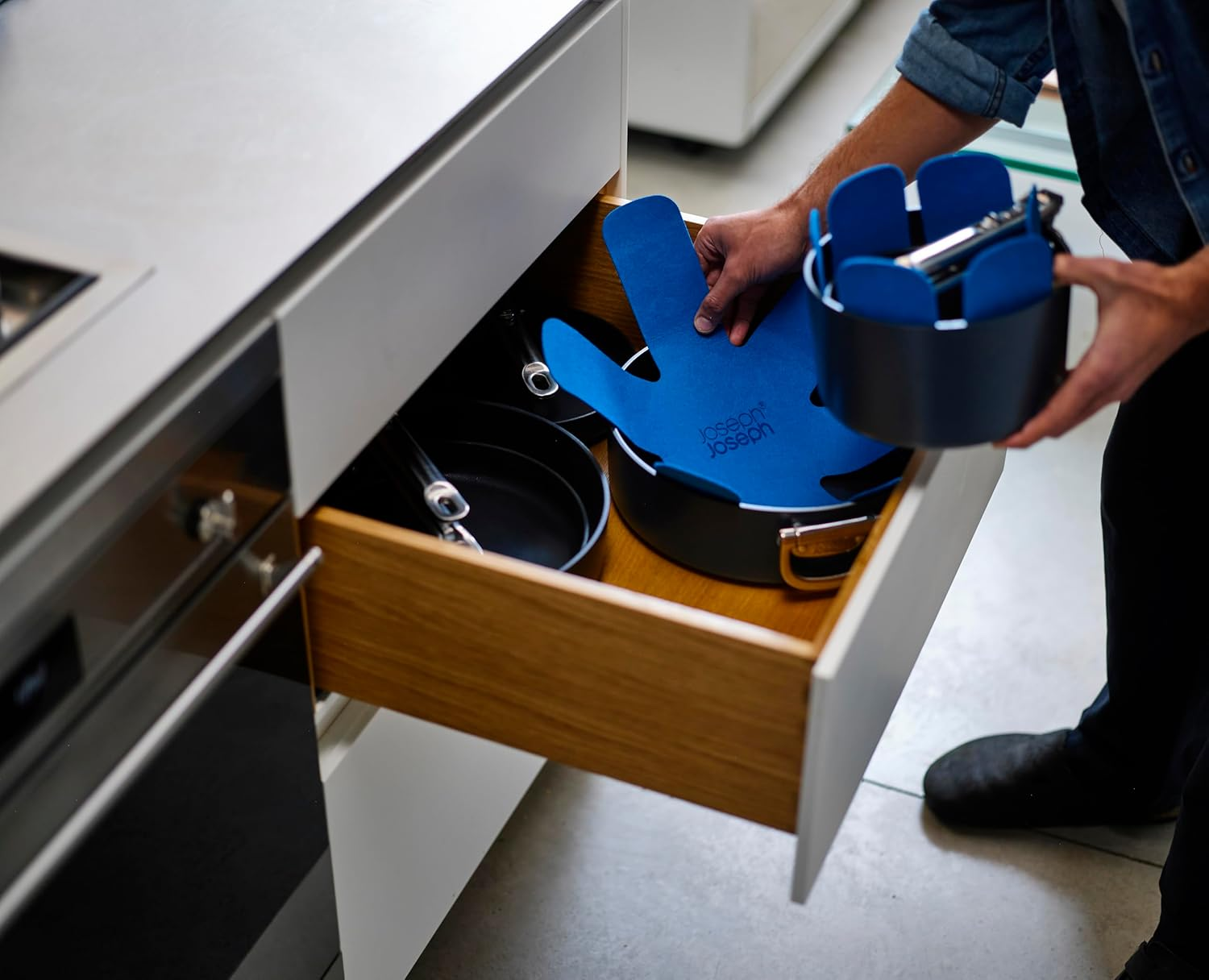 Joseph Joseph Space 3-Piece Felt Pan Protector Set, Anti-Scratch Pot Dividers, Stacking Pan Protectors - Midnight Blue image number 2