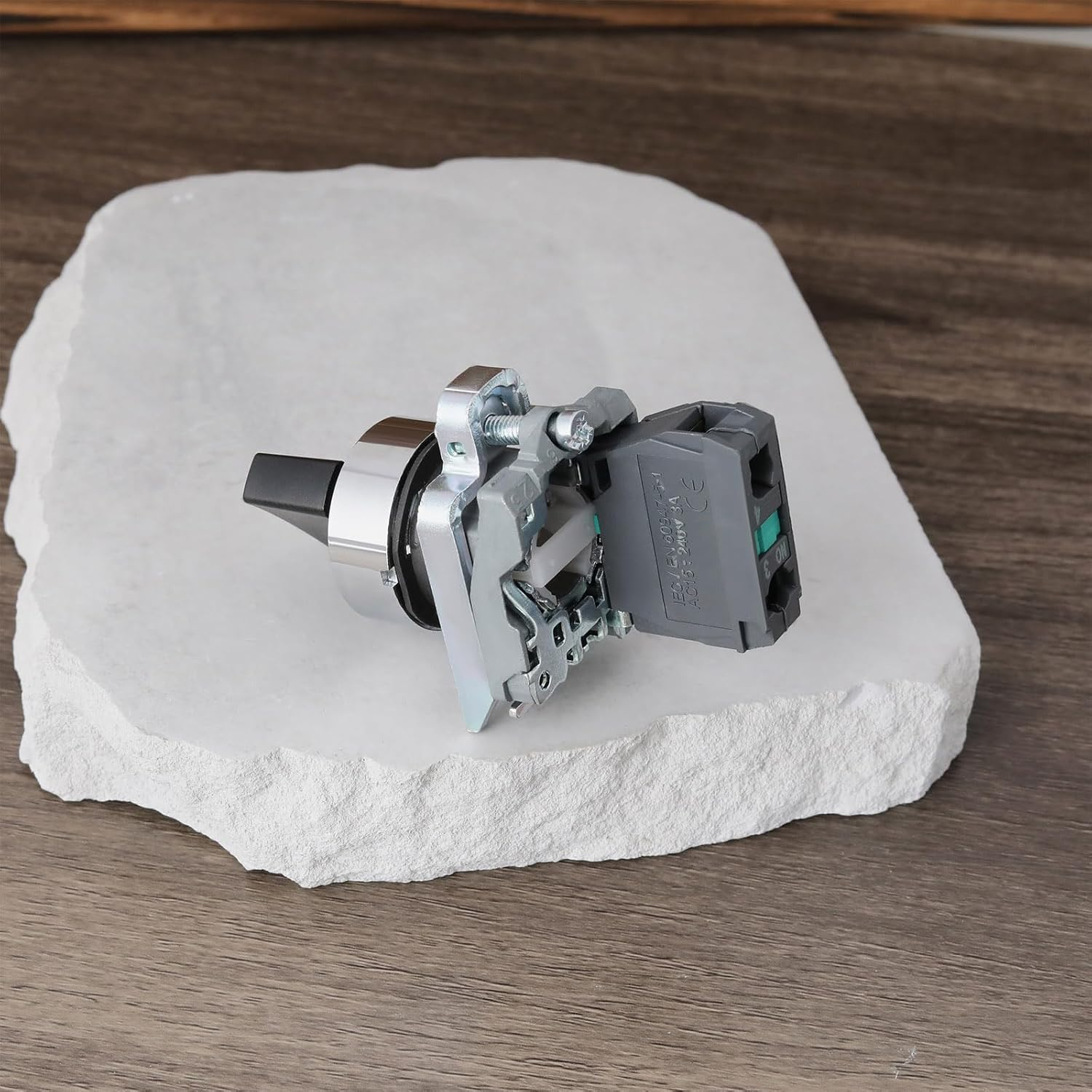 VGOL 1Pc Selector Switch 2 Position Switch Standard Handle Selector Push Button XB4-BD21 22Mm 1NO 10A/380V for Electrical Appliances Black image number 5