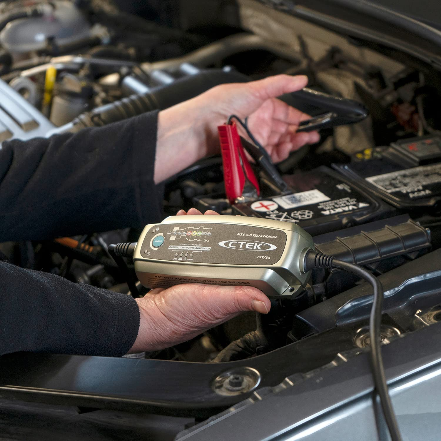 CTEK MXS 5.0 Test & Charge, Battery Charger 12V, Battery Tender Charger, Battery Maintainer, Truck and Car Charger, Battery and Alternator Tester with Reconditioning Mode and Snowflake Mode