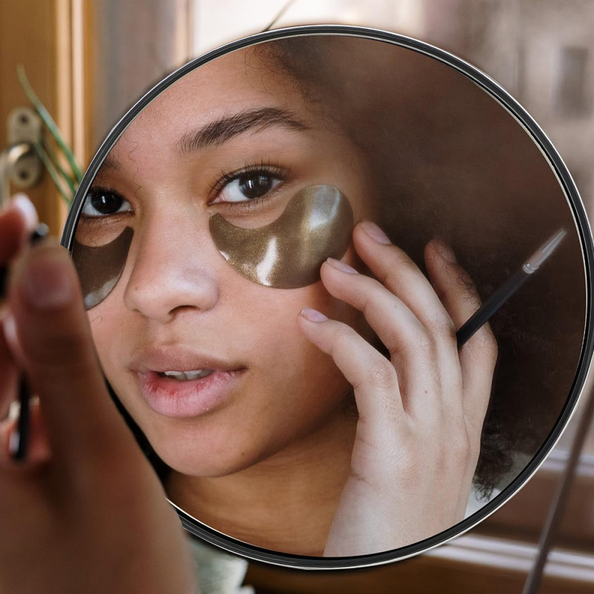 BEBEMOKO 30X Magnifying Mirror, 150Mm round Compact Makeup Mirror with Nail-Free Suction Cup for Precise Eyebrow Grooming image number 3