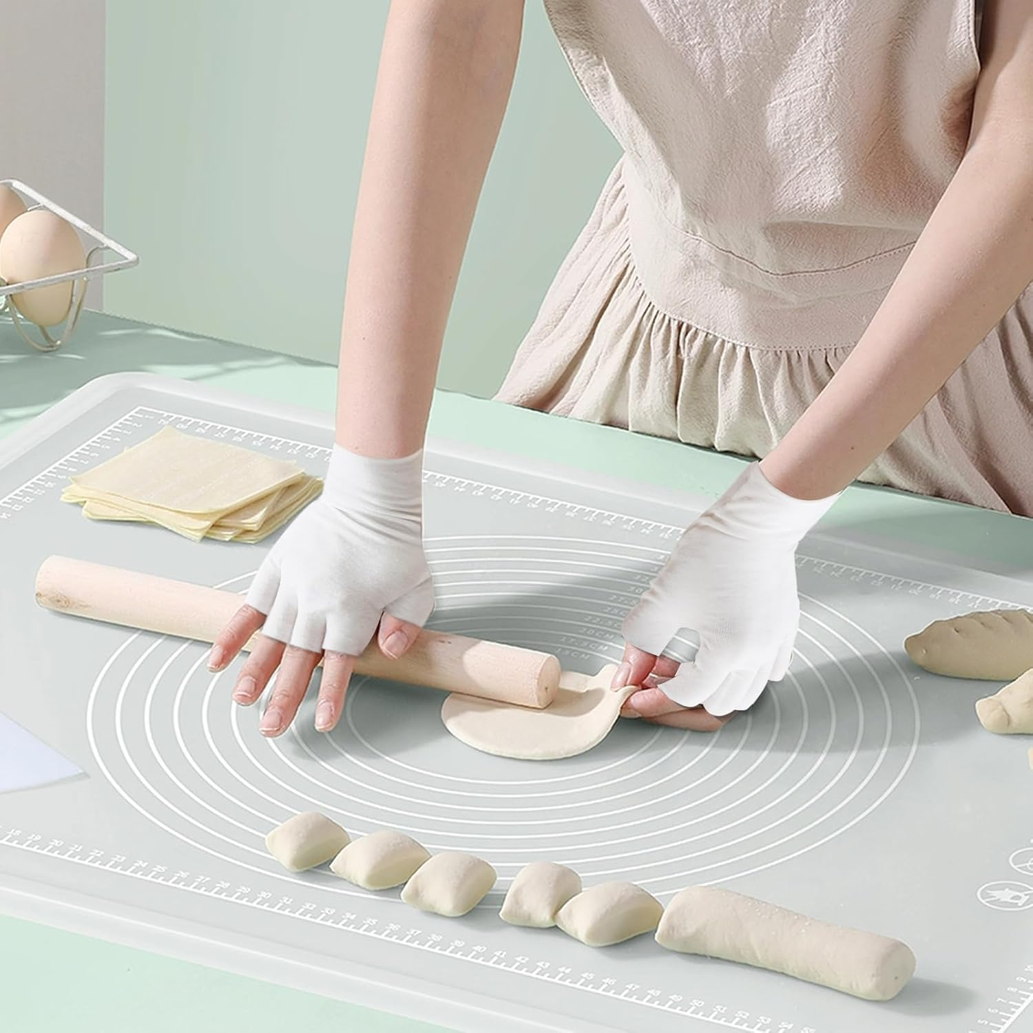 EXEXIUO 3 Pairs of Fingerless Cotton Gloves 100% White Cotton Moisturizing Gloves Cut 5 Fingertips Overnight Hydration Fits Most Dry Hands, Eczema Gloves image number 4