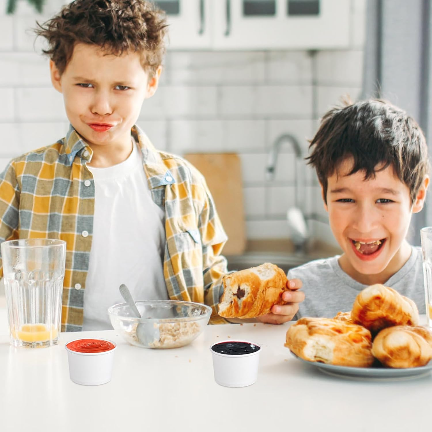 SOLUSTRE 100Pcs Disposable Paper Cups Small Ice Cream Cups White Paper Dessert Bowls for Hot or Cold Food Sundae Soup image number 5