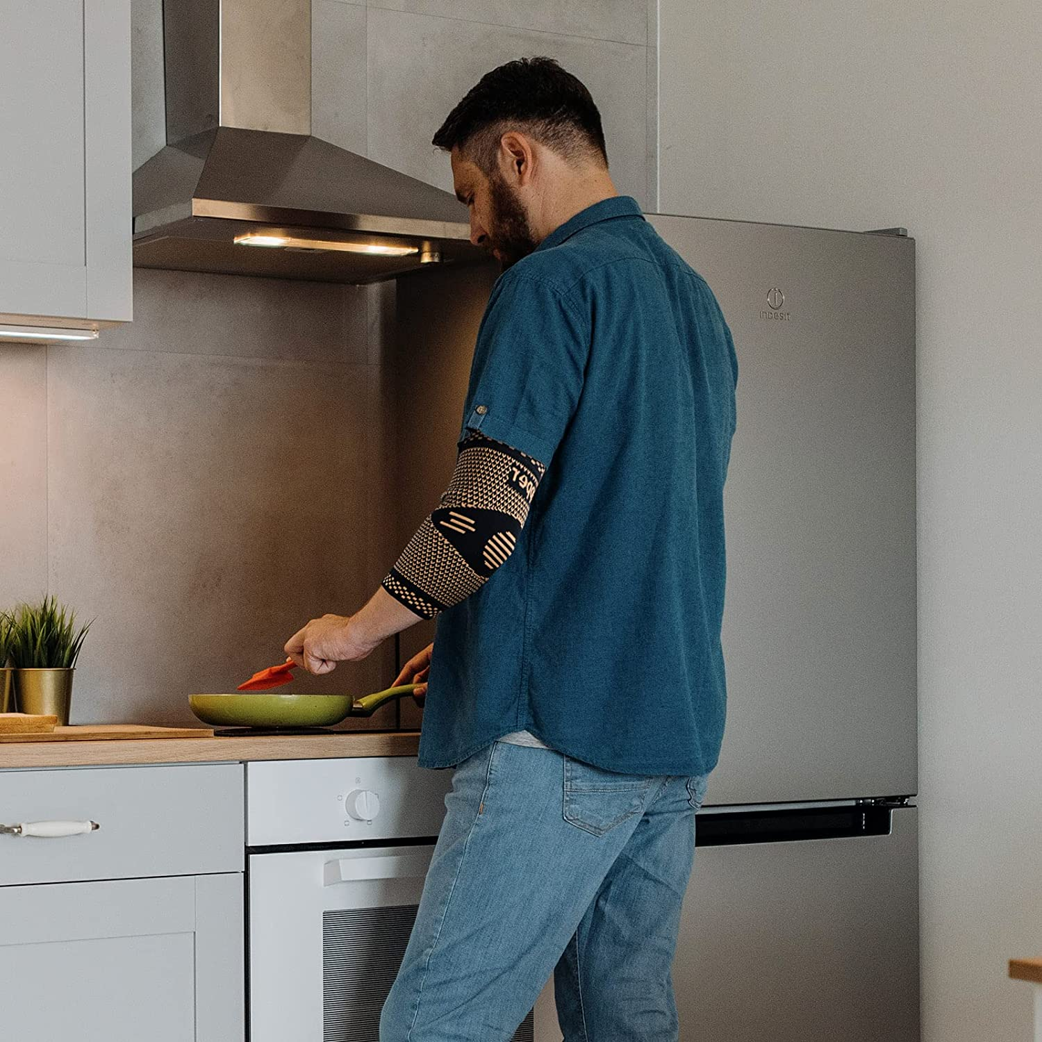 Copper Elbow Sleeve,Elbow Compression Sleeve, Elbow Brace for Tendonitis and Tennis Elbow,Golfers, Arthritis, Bursitis. Elbow Pain Relief,Weightlifting, Fit for Men & Women image number 6