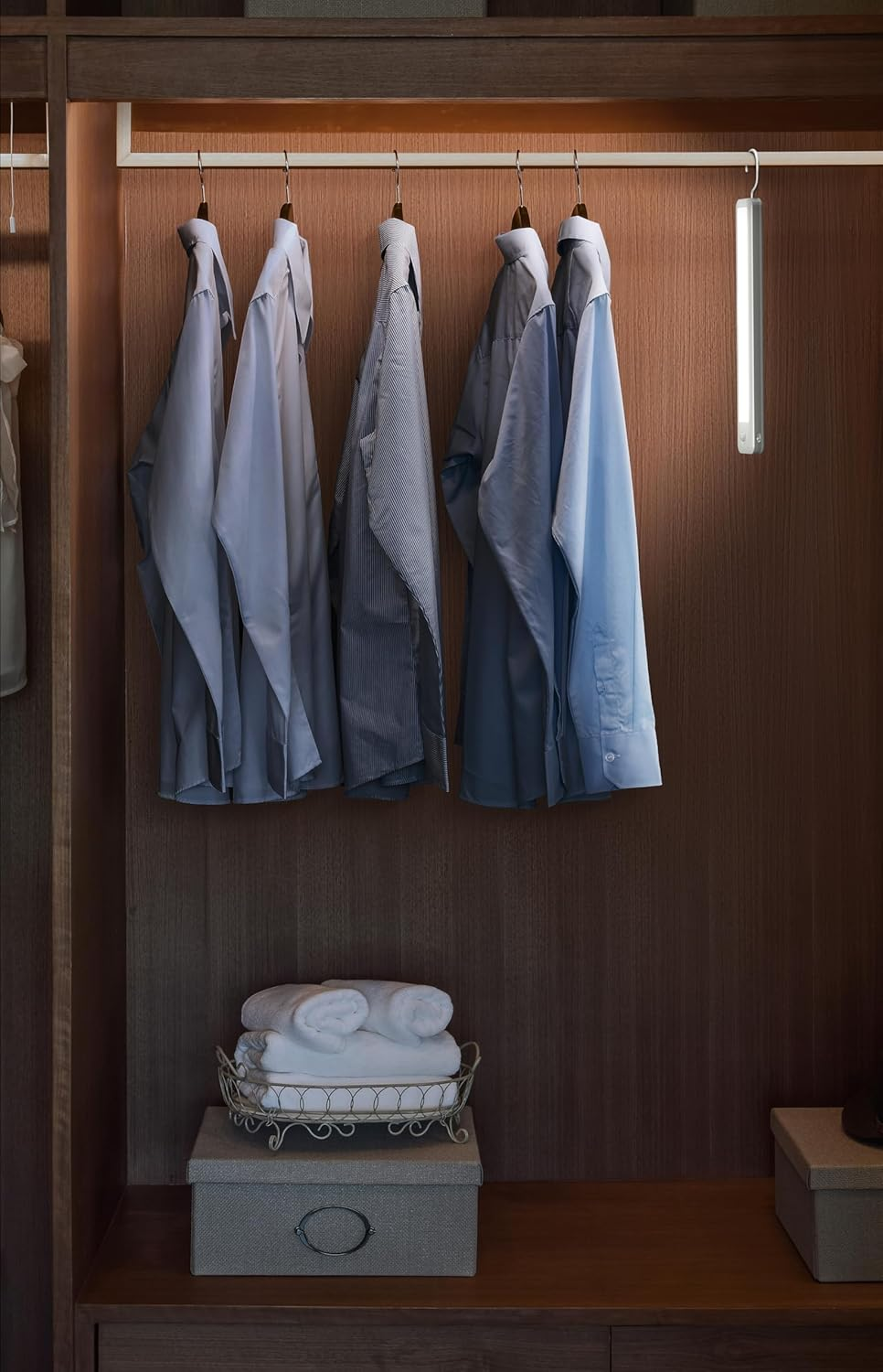 OSRAM LINEARLED Mobile Pendant Light with Hanging Device in White, USB Charging Function, Switch and Motion Sensor, 3 M Radius, IP20 Protection for Indoor Use image number 3