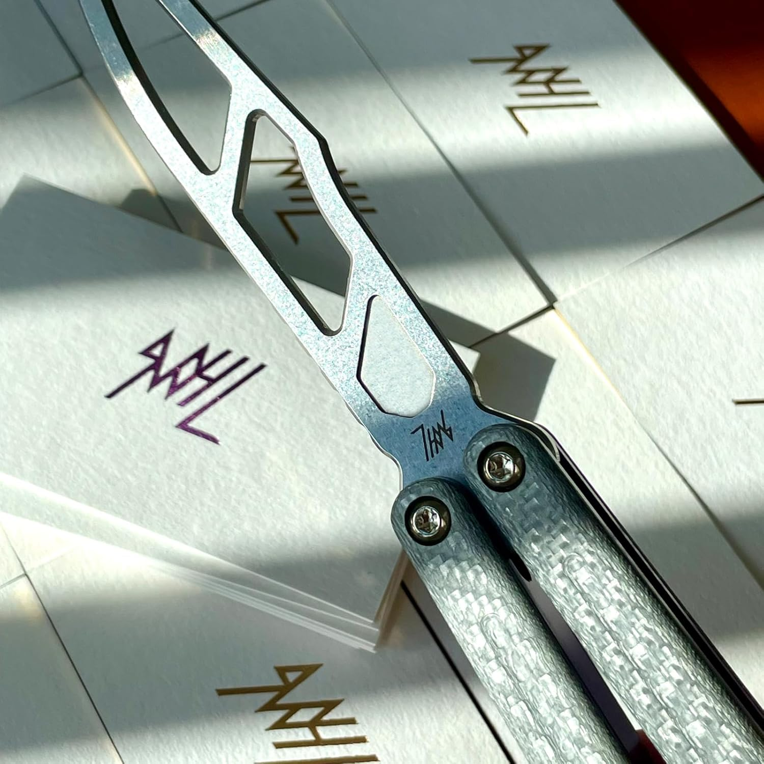 Thomas Refault Bowie, Strive for the Future, Fine-Tuning Bushing System, 7075 AL with G10 / Ultem/Carbon Fiber Channel Handle, Multifunctional Tool (Silver Carbon Fiber with Silver Trainer) - Silver Carbon Fiber With Silver Trainer image number 6