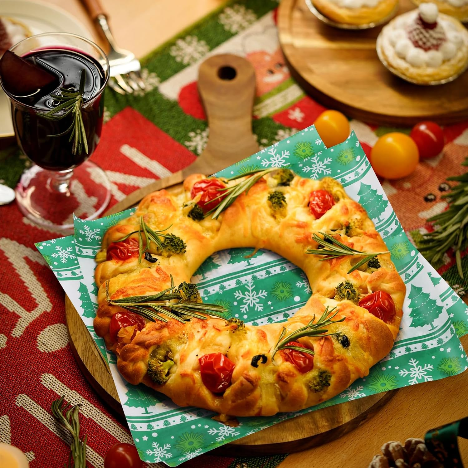 100 PCS Deli Paper Sheets 7X7 Inch, Christmas Decoration Food-Grade Greaseproof Paper Food Basket Liners for Sandwiches, Burgers, Fries Wrapping Paper Sheets Green Christmas Tree Snowflake