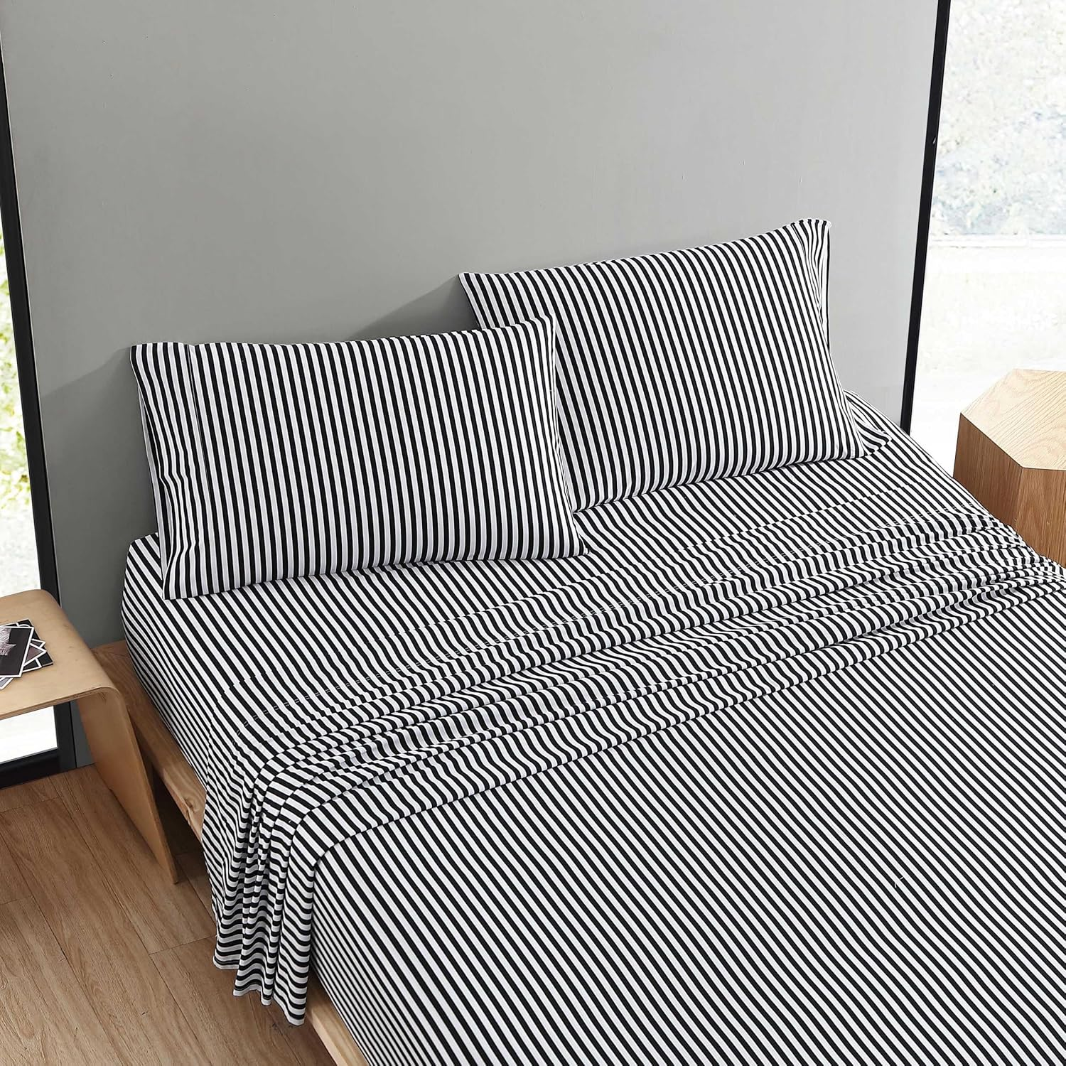 Marimekko - Queen Sheet Set, Premium Cotton Percale Bedding Set with Matching Shams, Lightweight & Breathable Bed Essentials (AJO Black, Queen) image number 3