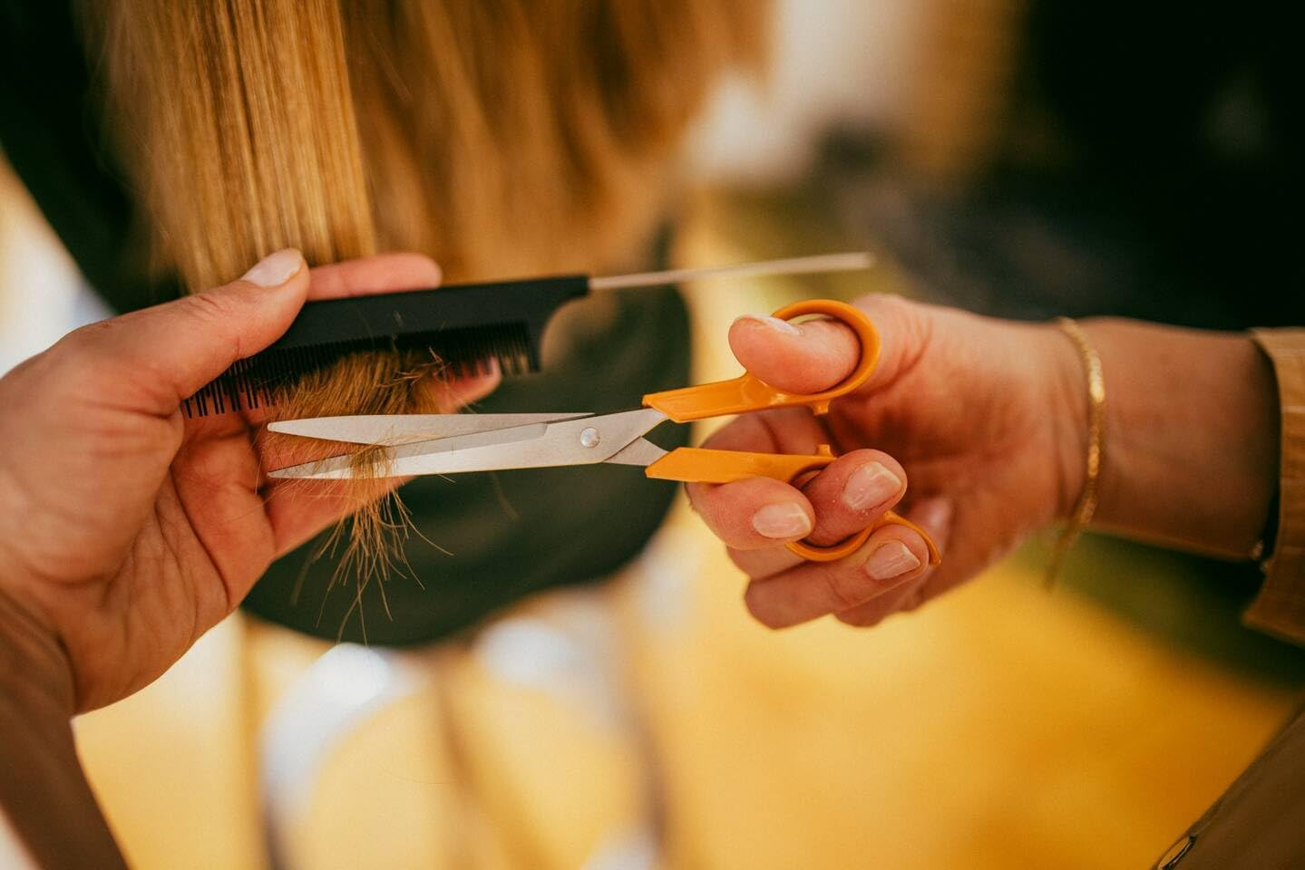 Fiskars Classic Hair Scissors, with Finger Rest, Right- and Left-Handed, Total Length: 17 Cm, Improved Handle Ergonomics, Quality Steel/Plastic, Orange, 1075062 image number 3