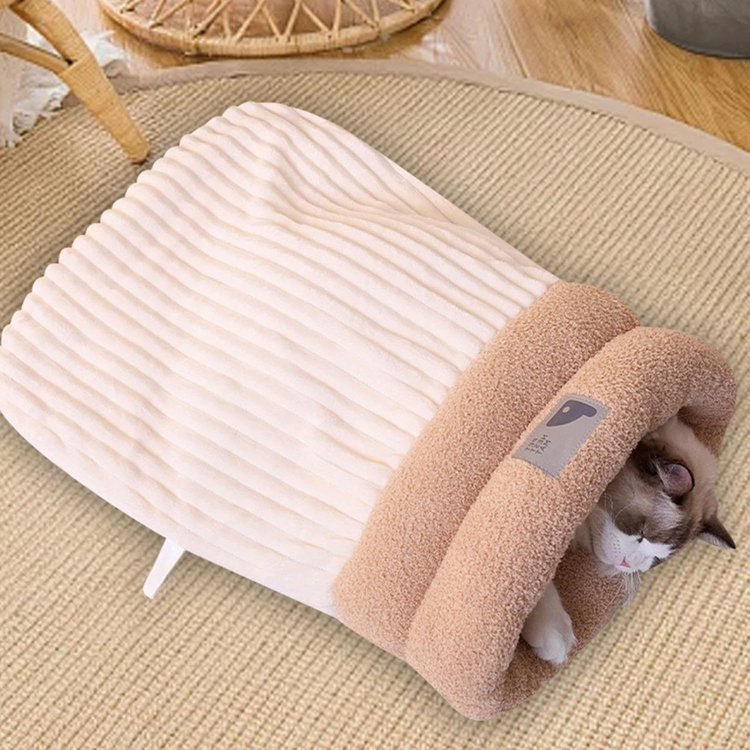 Winter Cat Sleeping Bag, for Cats, Dog, Cat, Winter Warm Sleeping Bag, Plush Soft Pet Bed, Comfort Bed, 360&deg;Wrap Comfortable Pet Snuggle Sack (Bej, Medium)