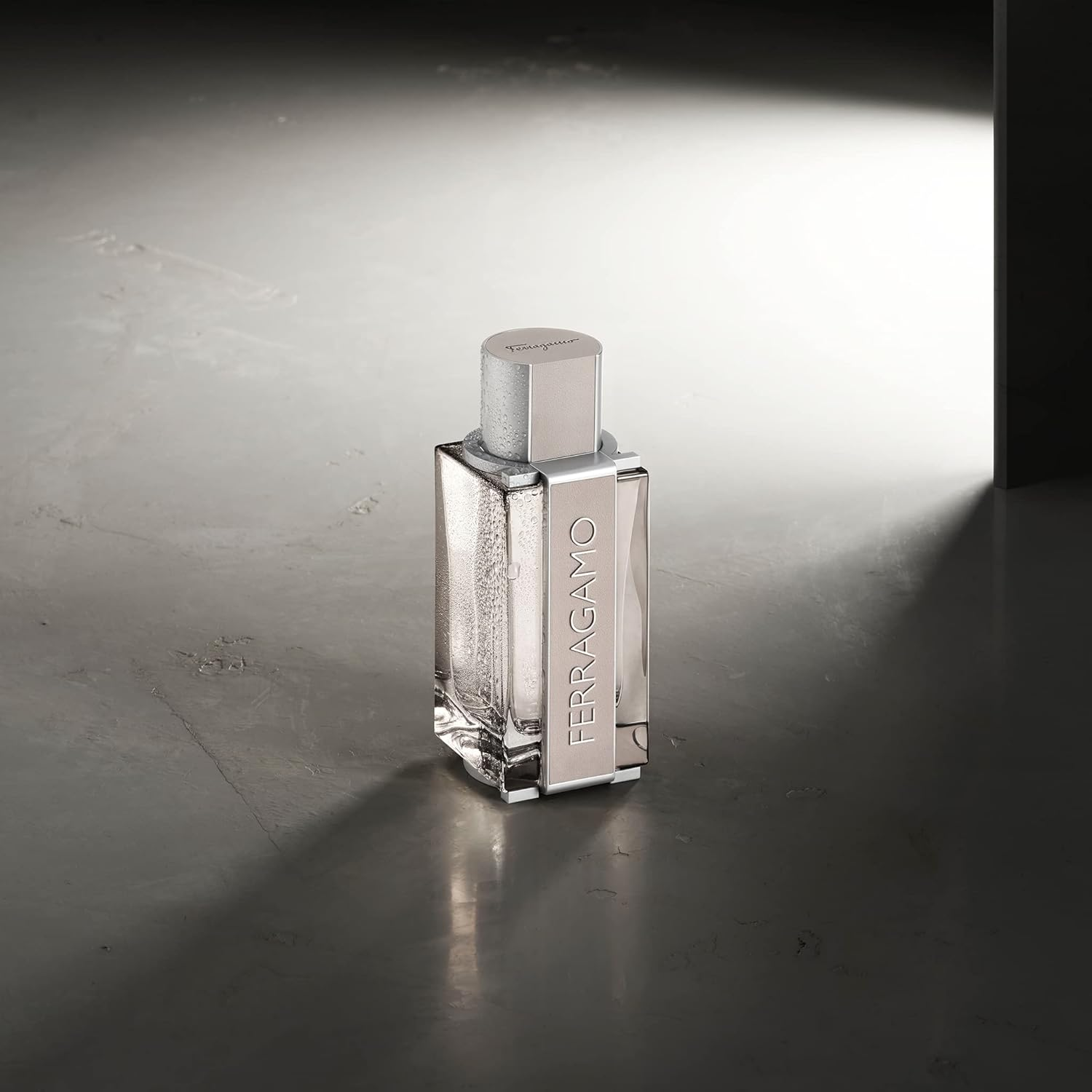 Salvatore Ferragamo Bright Leather Eau De Toilette Spray for Men 50 Ml image number 4