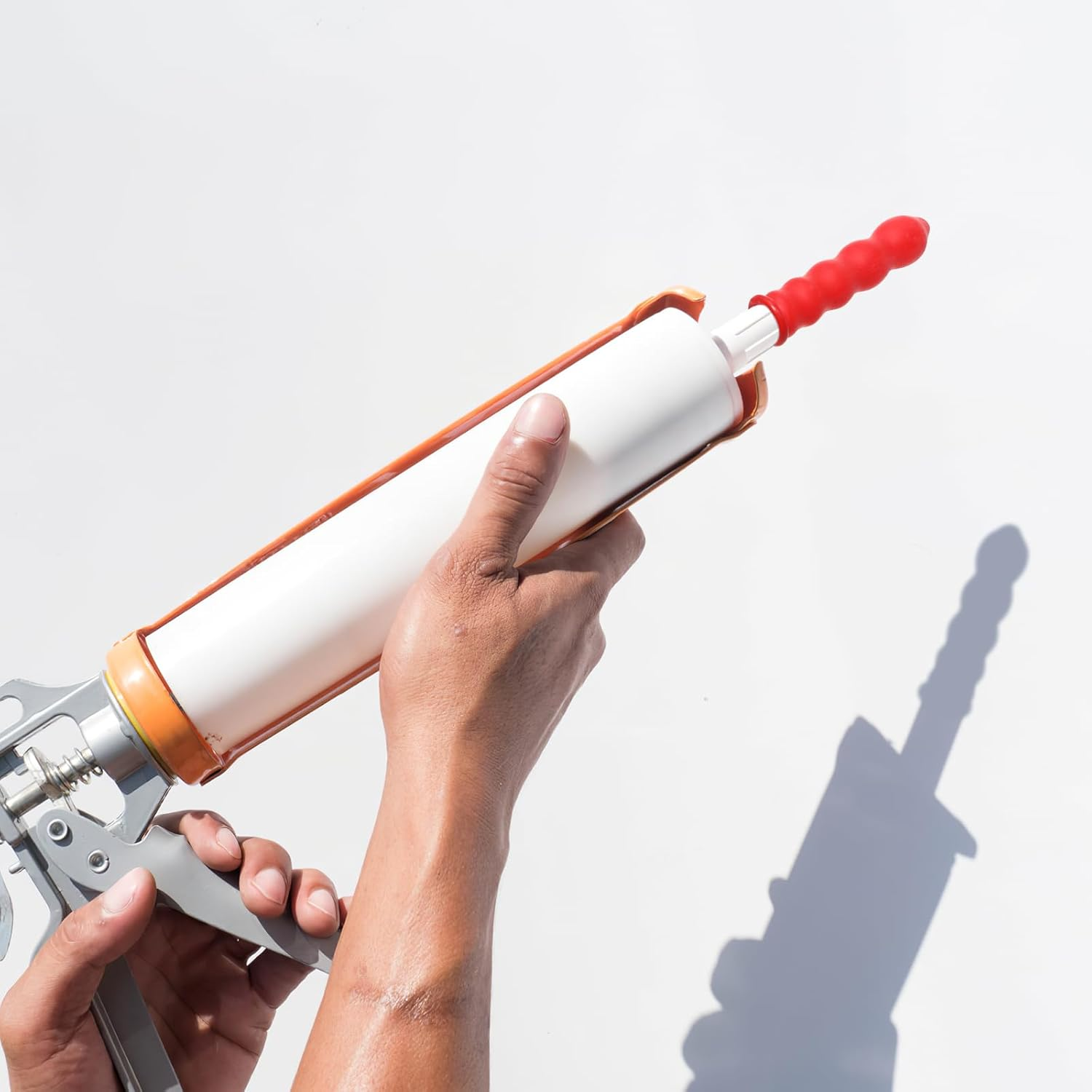 TEHAUX 100Pcs Caulk Caps, Red Silicone Caulk Saver Cap Sealer Caulk Saving Caps Open Caulking Tube Cover Sealer Caulk Nozzle Protective Cover for Sealing and Preserving