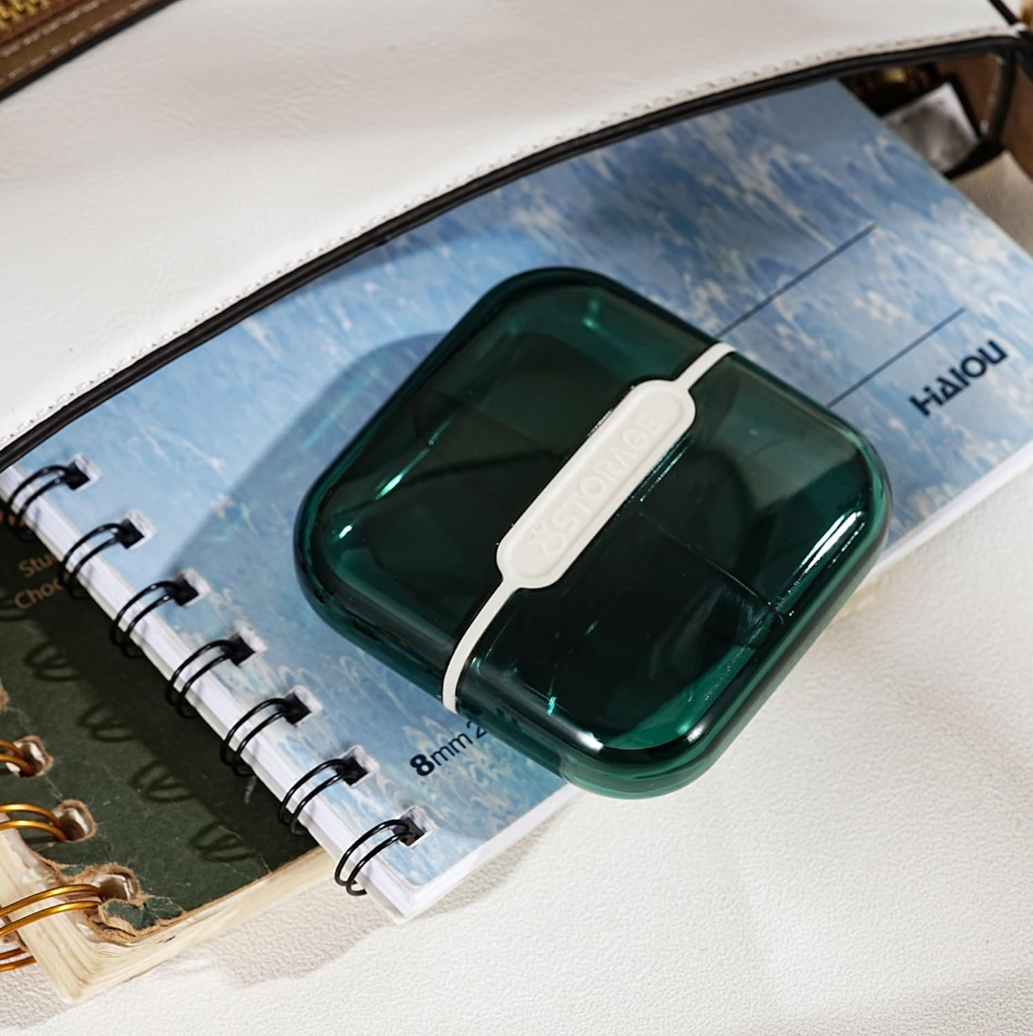 Portable Weekly Pill Organize Compact Travel Medicine Dispenser with Compartments for Daily Medication Managemen (Clear, 4)