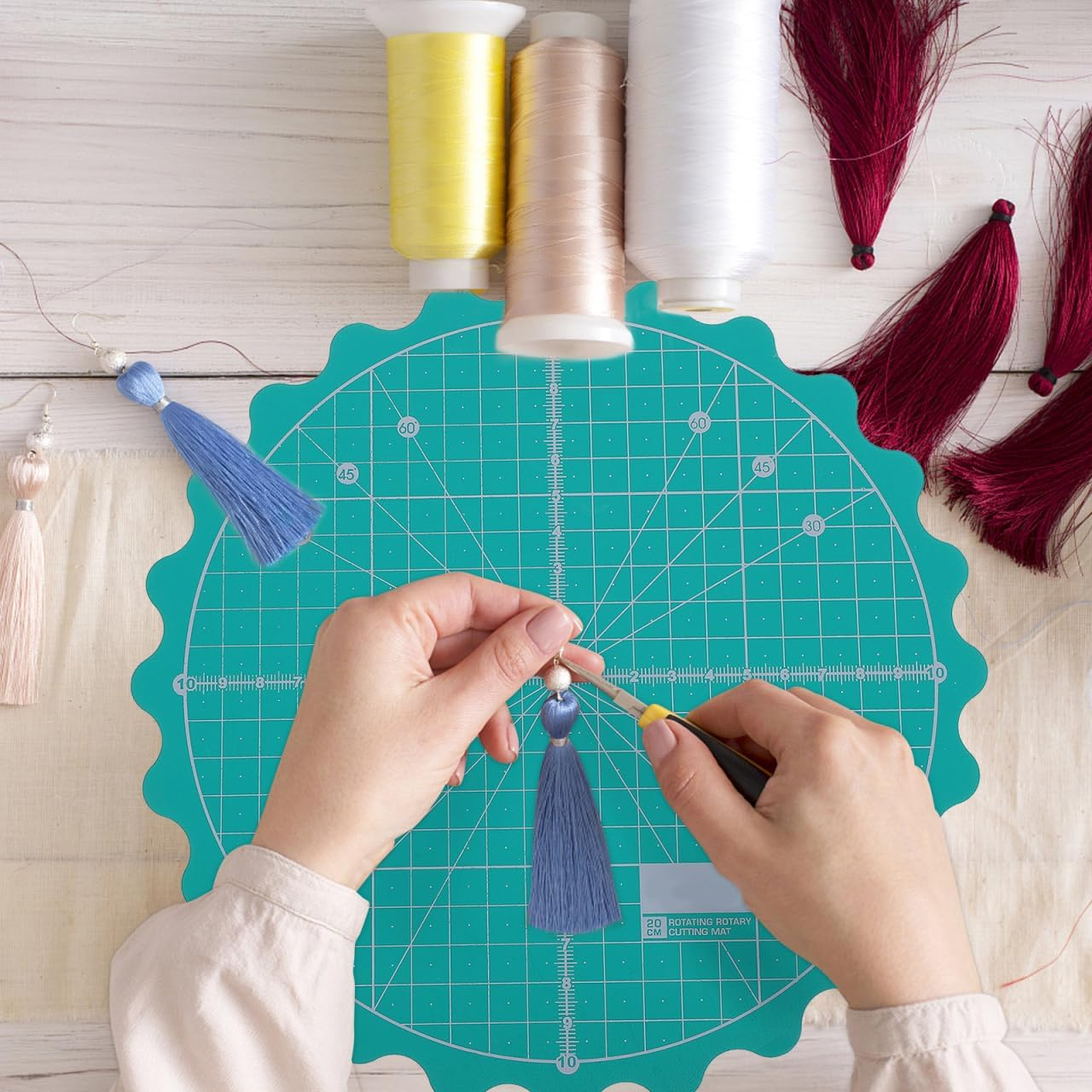 Operitacx Rotating Cutting Mat for Sewing, Crafting, Patchwork Quilts - Non-Slip round Craft Pad, Circle Board with Grid - Plastic, Green image number 2