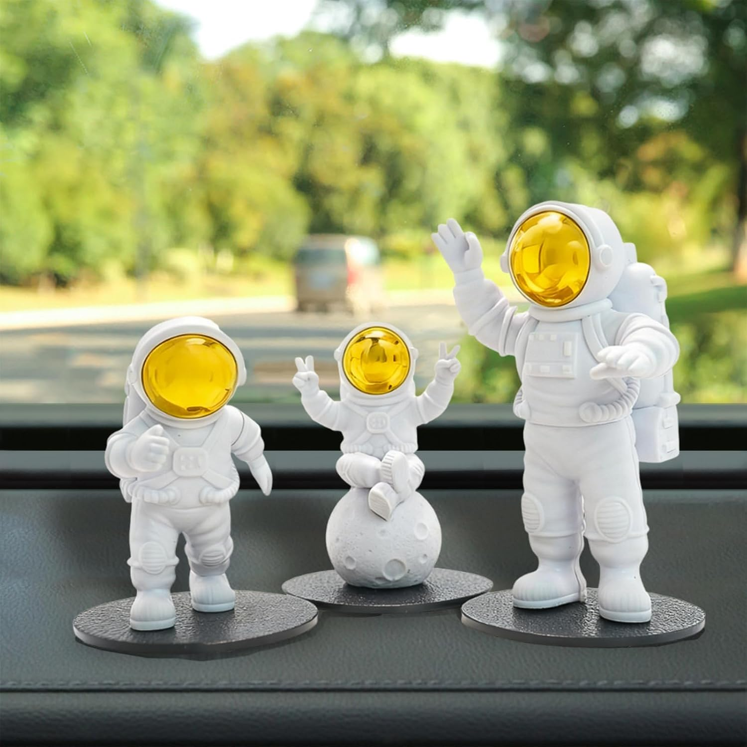 XIANGYUAN Frog Panda Astronaut Car Accessories Fun Dashboard Decoration,Car Interior Accessories,With Base,Suitable for Desktop,Room,Dashboard (Astronaut Gold) image number 6