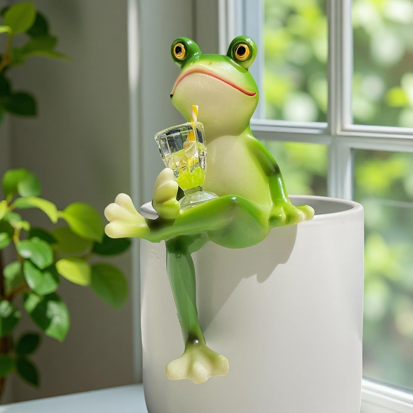 Funny Drinking Frog Statue Flower Pot Hugger Resin Hanging Frog Figurine Planter Pot Decorations for Home Garden Fence Balcony Patio Lawn Yard Ornaments (Drinking Juice) image number 2