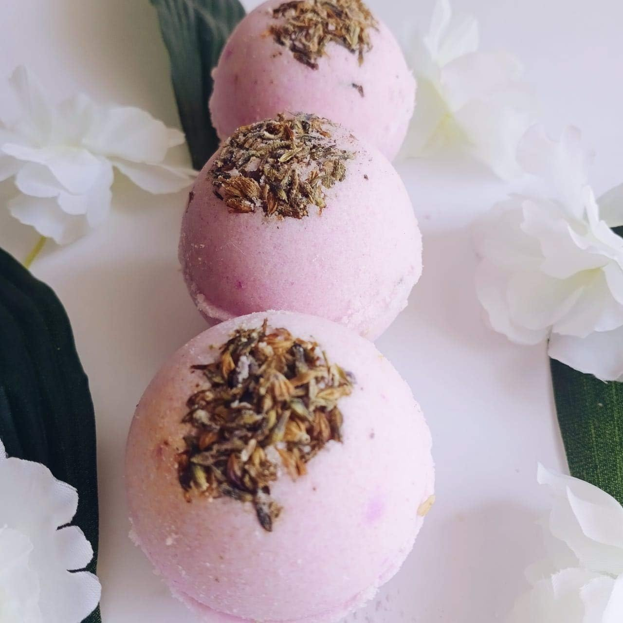 Bath Bomb, Fizzy Aromatic Bath Bomb with Lavender Buds (75G Each) Pack of 3 image number 2