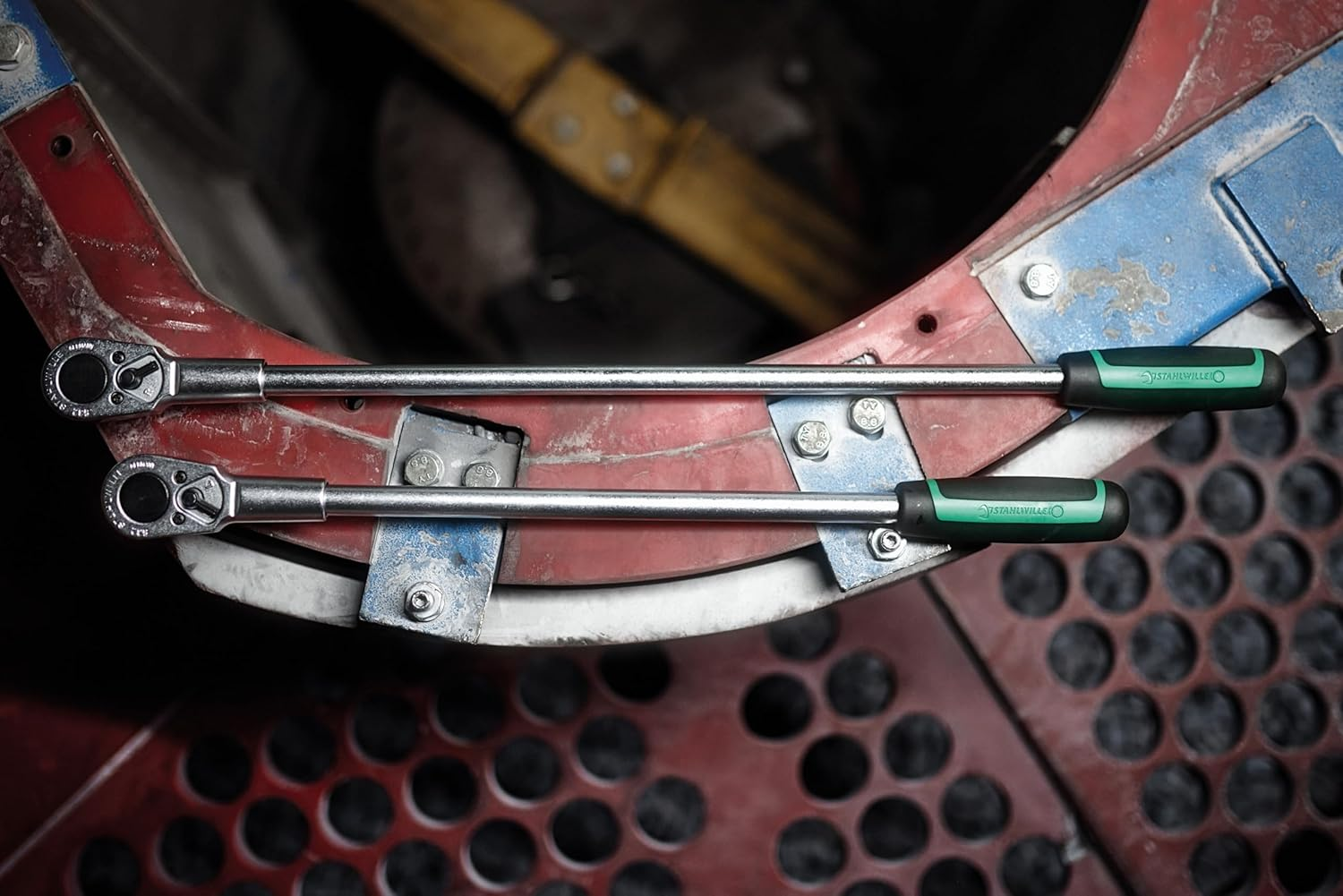 STAHLWILLE 532/2, Extremely Robust 1/2 Inch Ratchet with 2K Handle, Length 612 Mm, for More Torque, Made in Germany image number 1