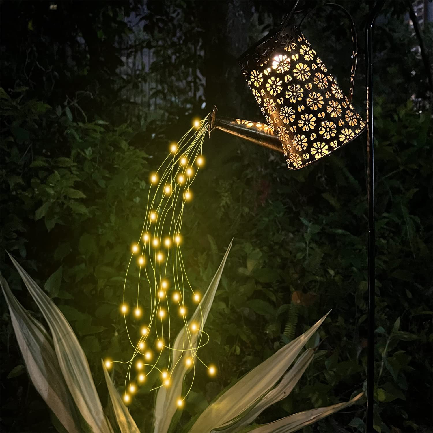 Solar Watering Can with Lights, Retro Metal Hanging Solar Lantern with String Lights, Solar Lanterns Outdoor Waterproof Garden Decor, Star Art Lamp Decorative for Walkway Backyard Patio Lawn Garden