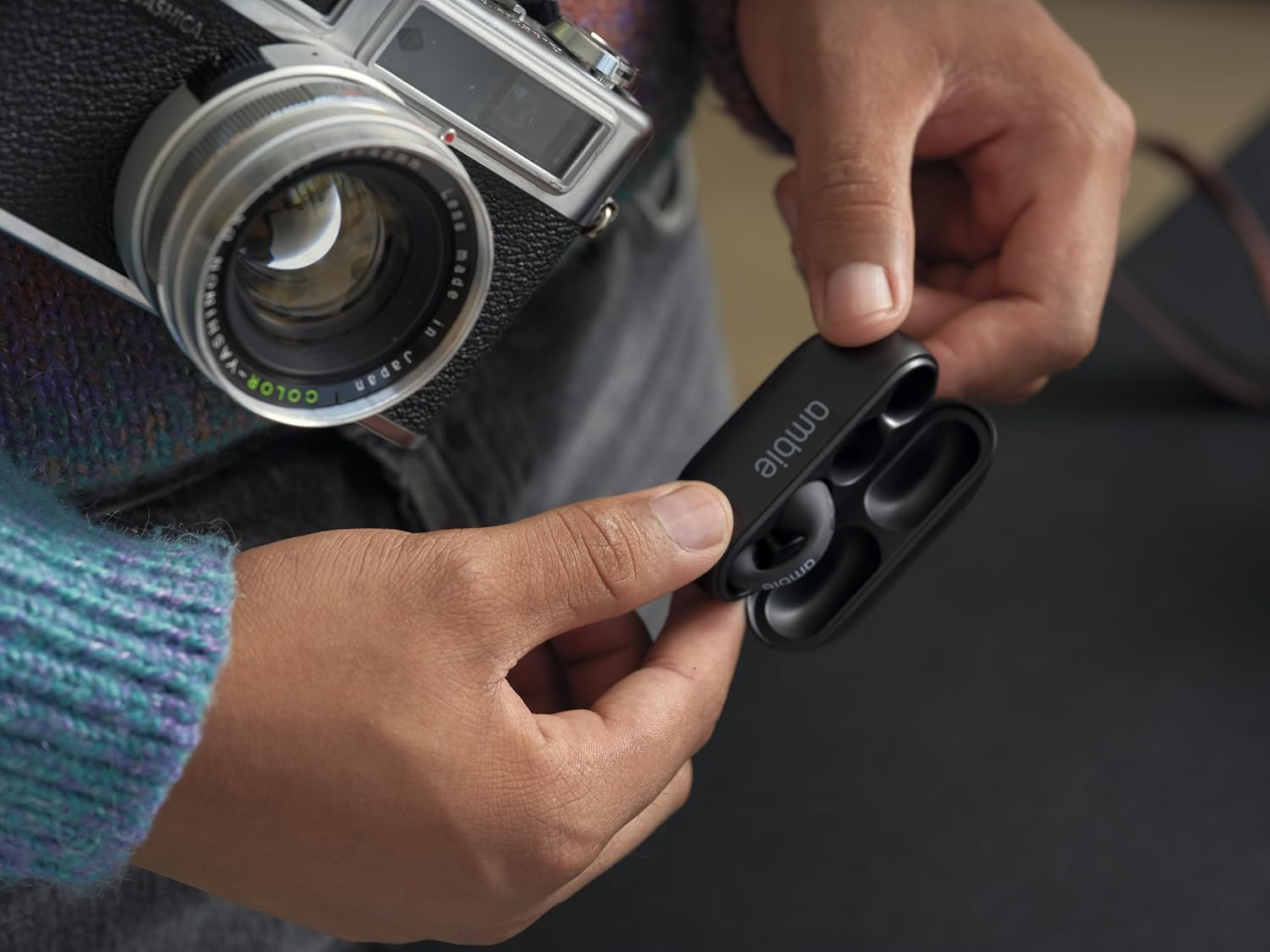 Ambie Sound Earcuffs AM-TW02 (Black &times; Black) image number 3