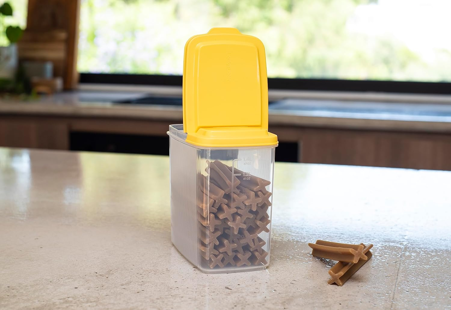 Locknlock Flip Top Pet Food Storage Container, 1.6 Litre Capacity image number 1