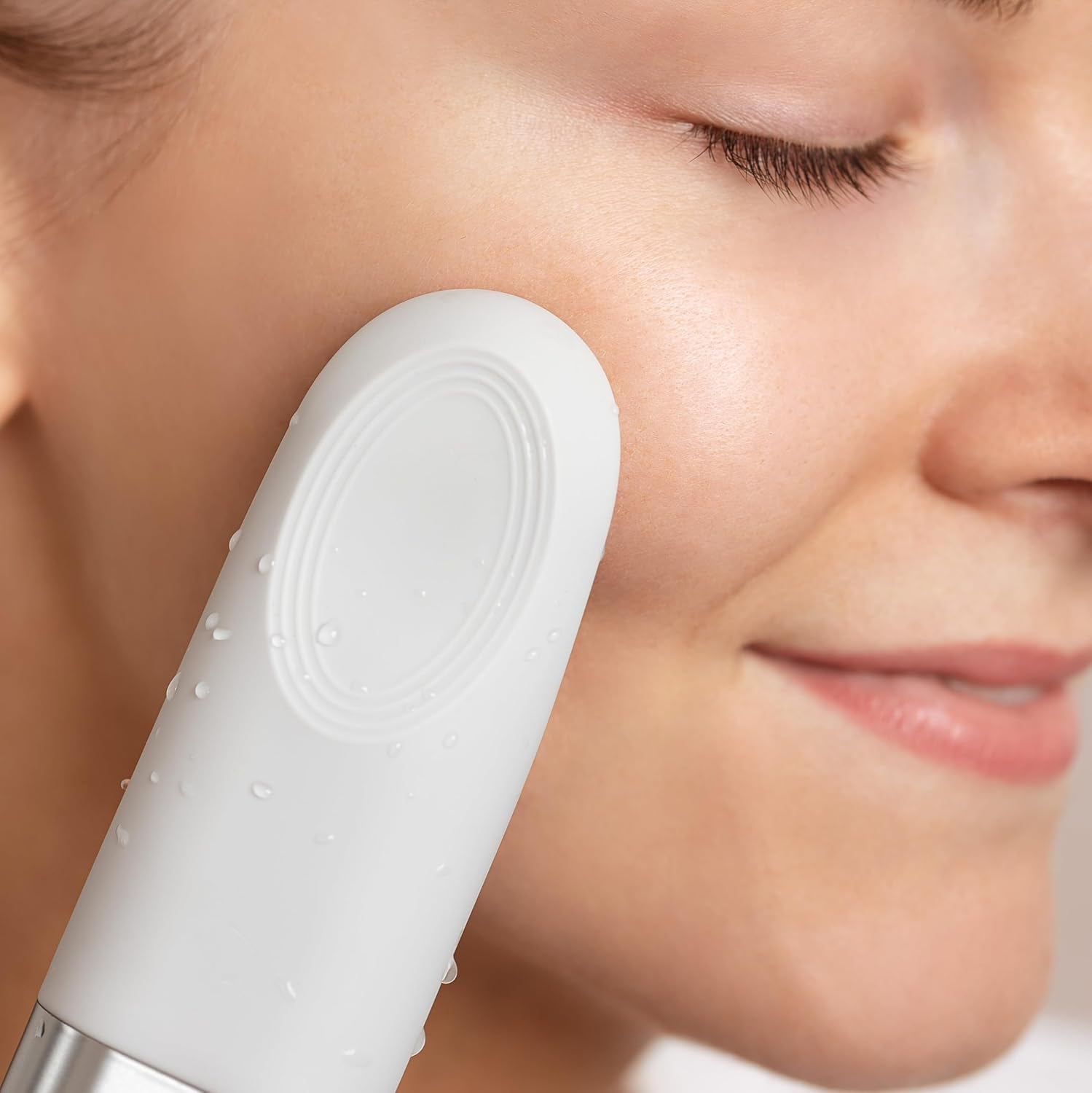 Ellodi Silicone Facial Cleanser image number 1