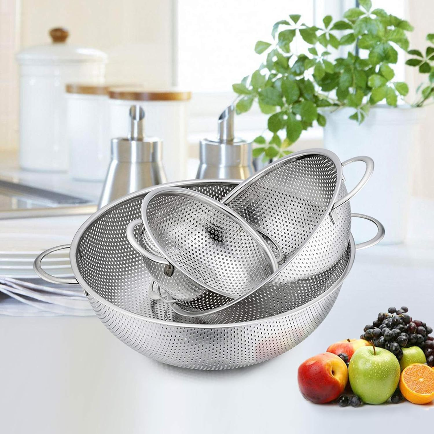 CIVPOWER Colander Set of 3, Stainless Steel Micro-Perforated Colanders Strainers for Draining Rinsing Washing, Ideal for Pasta Vegetables Fruits, Heavy Duty & Dishwasher Safe - 1/3/5 Quart image number 3