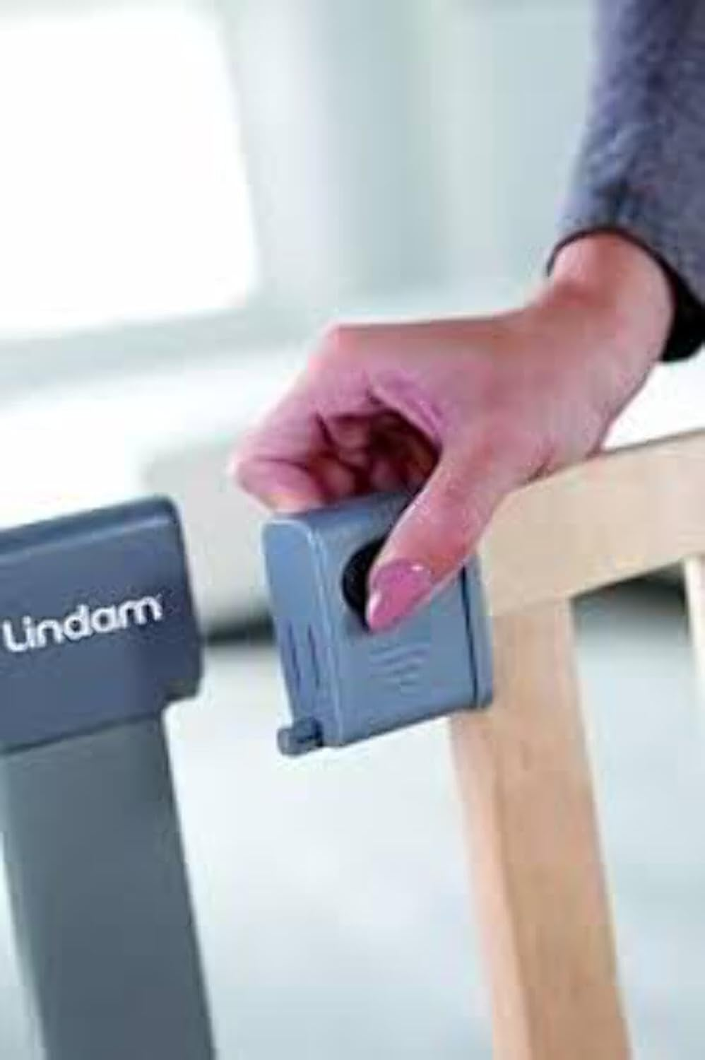 Sure Shut Deco Pressure Fit Safety Gate - 76-82 Cm (Wood and Metal) image number 2