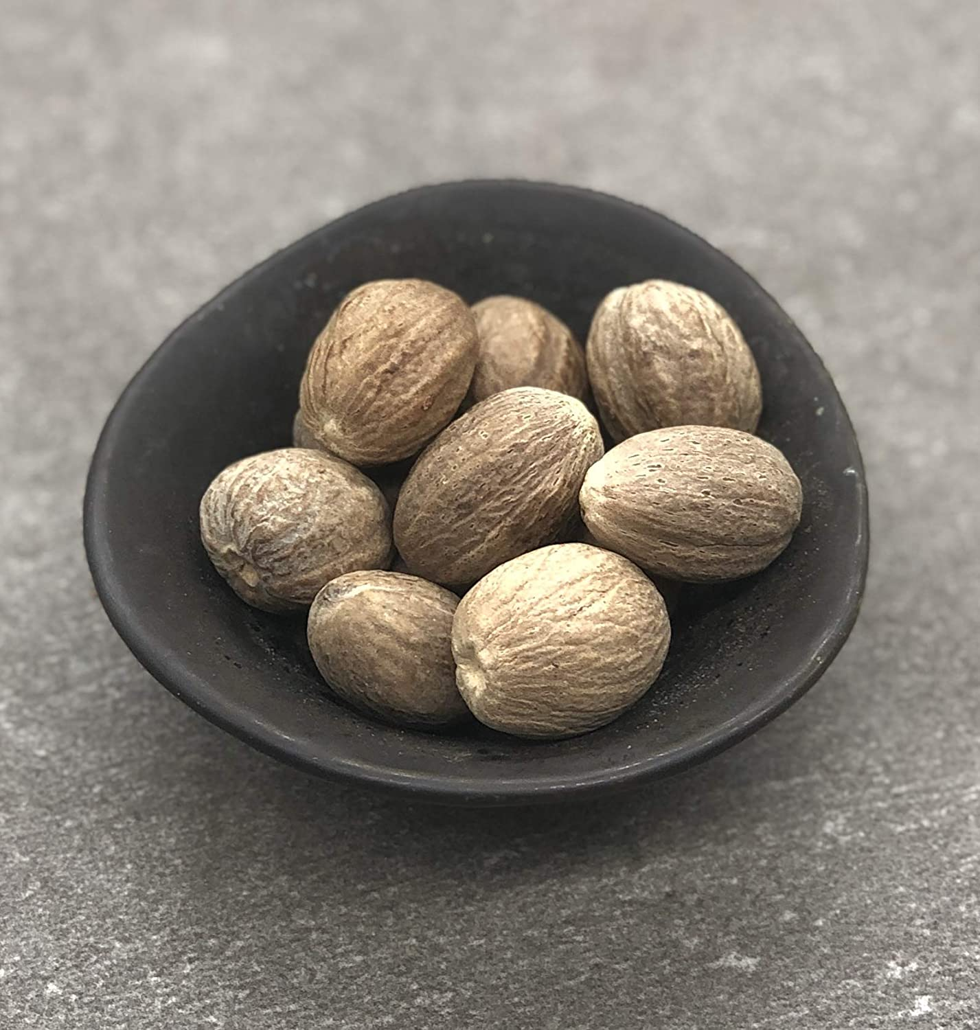 Spice & Co Whole Nutmeg 6 Pieces image number 1