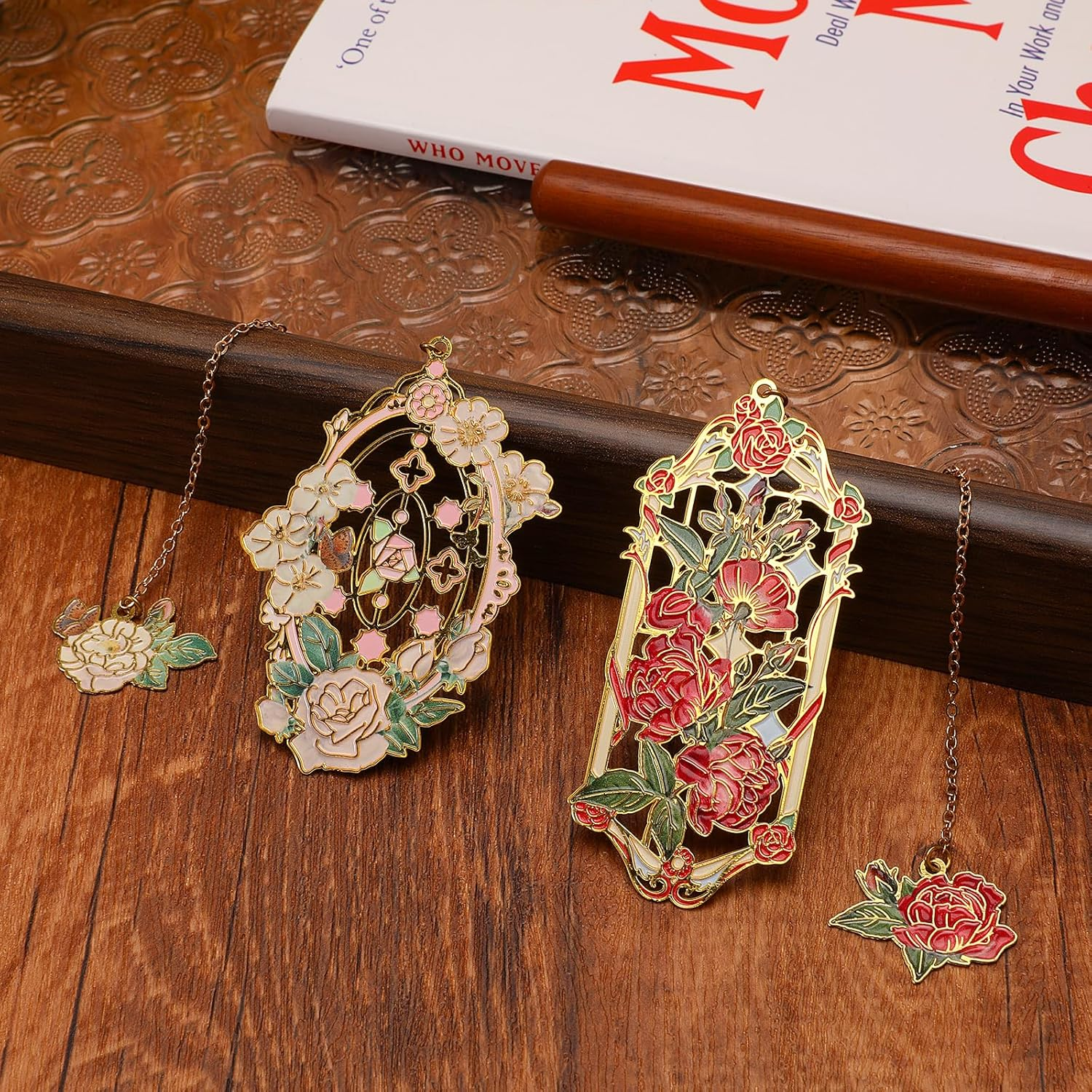 Metal Bookmarks 2 PCS, Sgbvzbd Bookmarks for Reading Women, Pretty Bookmarks for Women, Beautiful Metal Bookmark, Red Rose Bookmark and White Rose Bookmark(Bkm-043-001)