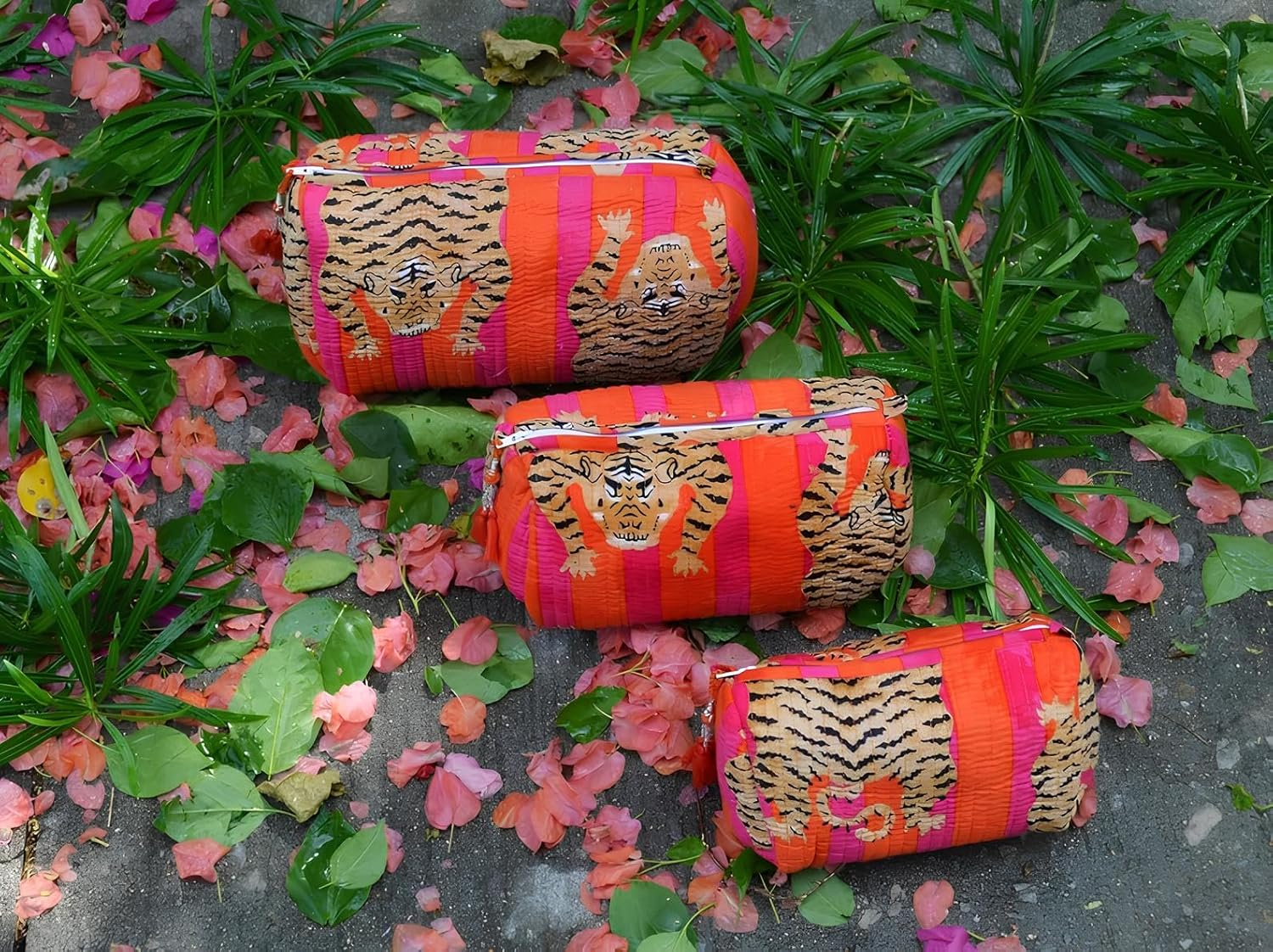 INDACORIFY Tiger Print Makeup Bag Set of 3 Pieces Indian Cotton Toiletry Bag Make up Pouch Travel Bag Quilted Wash Bag Shaving Cotton Cosmetic Kit, Multicolor, Bag image number 4