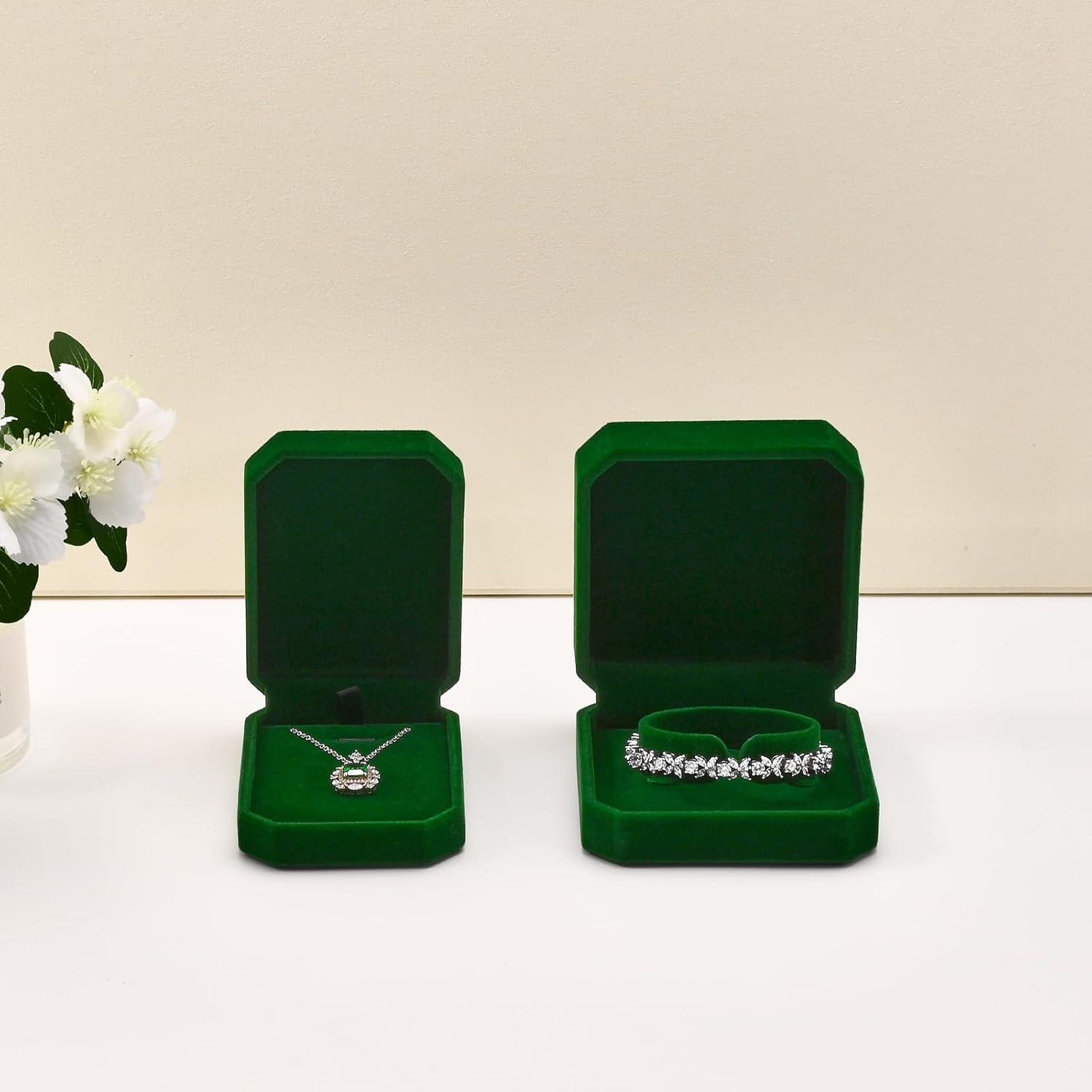 Oirlv Luxury Velvet Necklace Box for Storage & Gifting Elegant Necklace Case with Velvet Lining Perfect for Jewellery Organisation, Valentines & Anniversaries image number 4