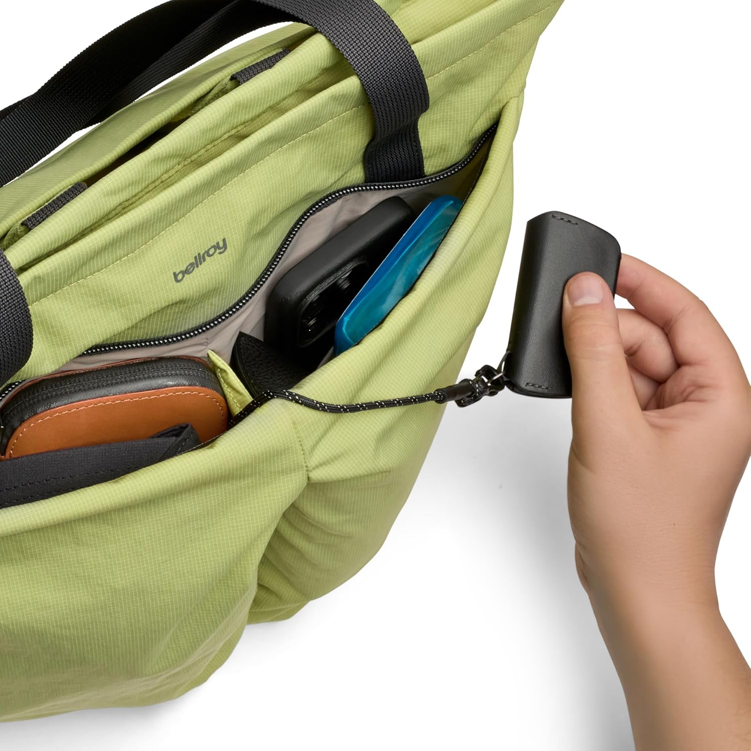 Bellroy Lite Totepack (18 Liter Lightweight Tote Bag and Backpack, for Beach, Travel and Every Day) image number 5