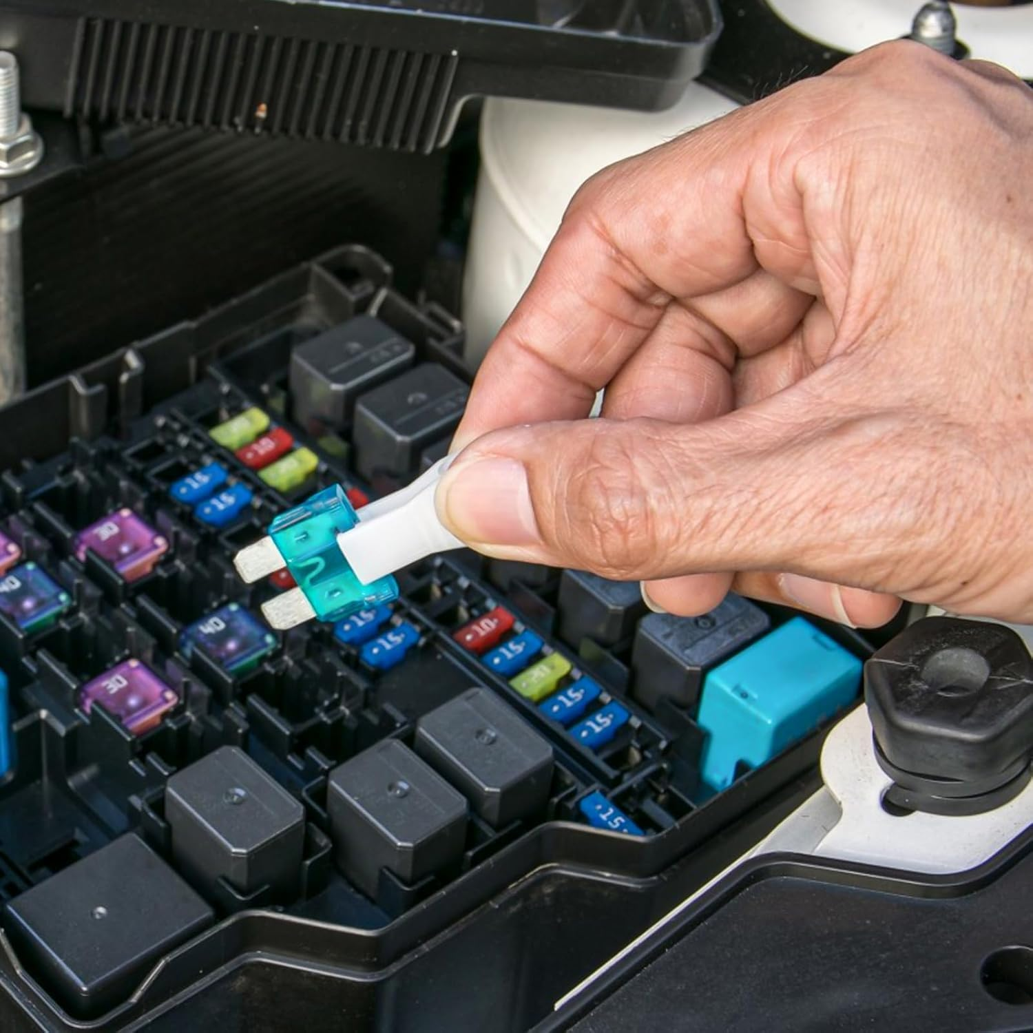 Wzenclave 8Pcs Fuse Puller Pliers Mini Fuse Extractor Pullers Mini Plastic Car Motorcycle Fuse Clip Removal Clip Replacement Tool Universal Automotive Car Puller Insertion and Removal Device