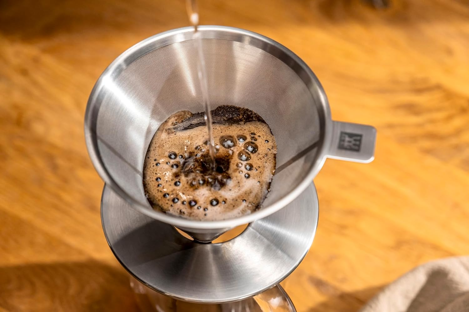 Zwilling J.A. Henckels Japan Z1024-005 Stainless Steel Coffee Dripper Paperless Filter, for 1 to 4 Cups, Dishwasher Safe image number 3
