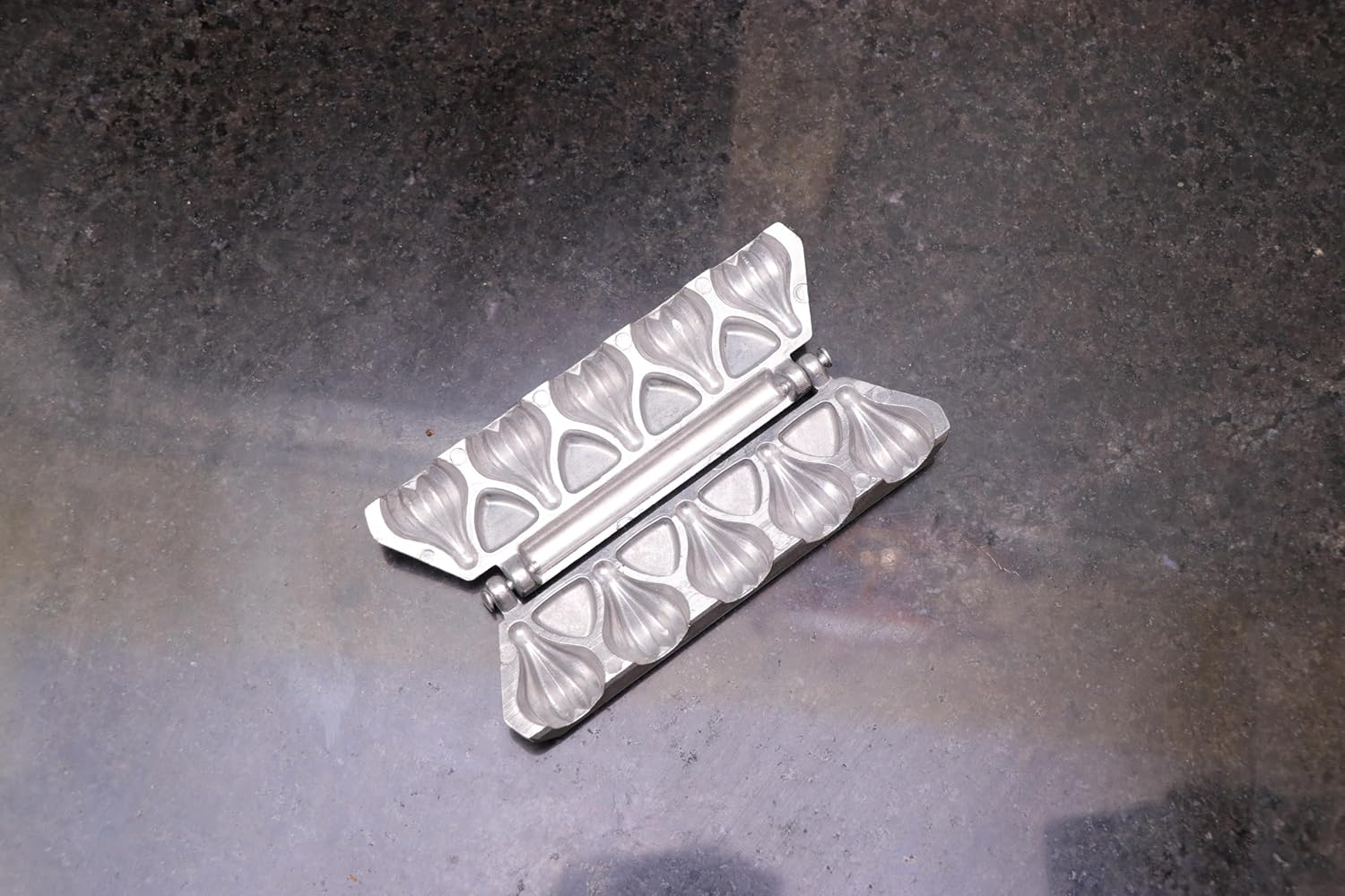 Aluminium Mini Modak Mould (Aluminium Modak Patti) image number 3