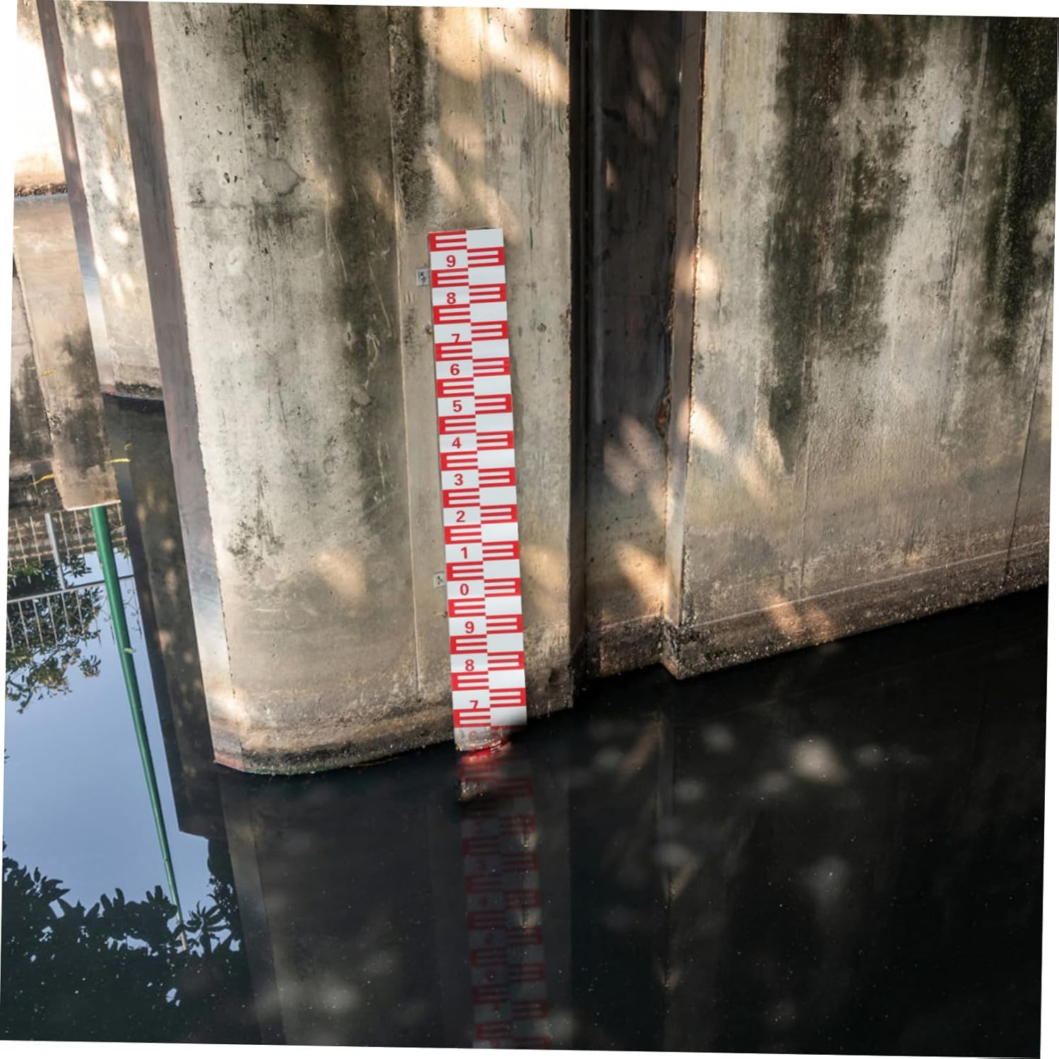 UKCOCO Reflective Self-Adhesive Water Level Gauge for Pools Corrosion-Resistant Swimming Pool Water Level Indicator Easy to Read Sticker image number 1