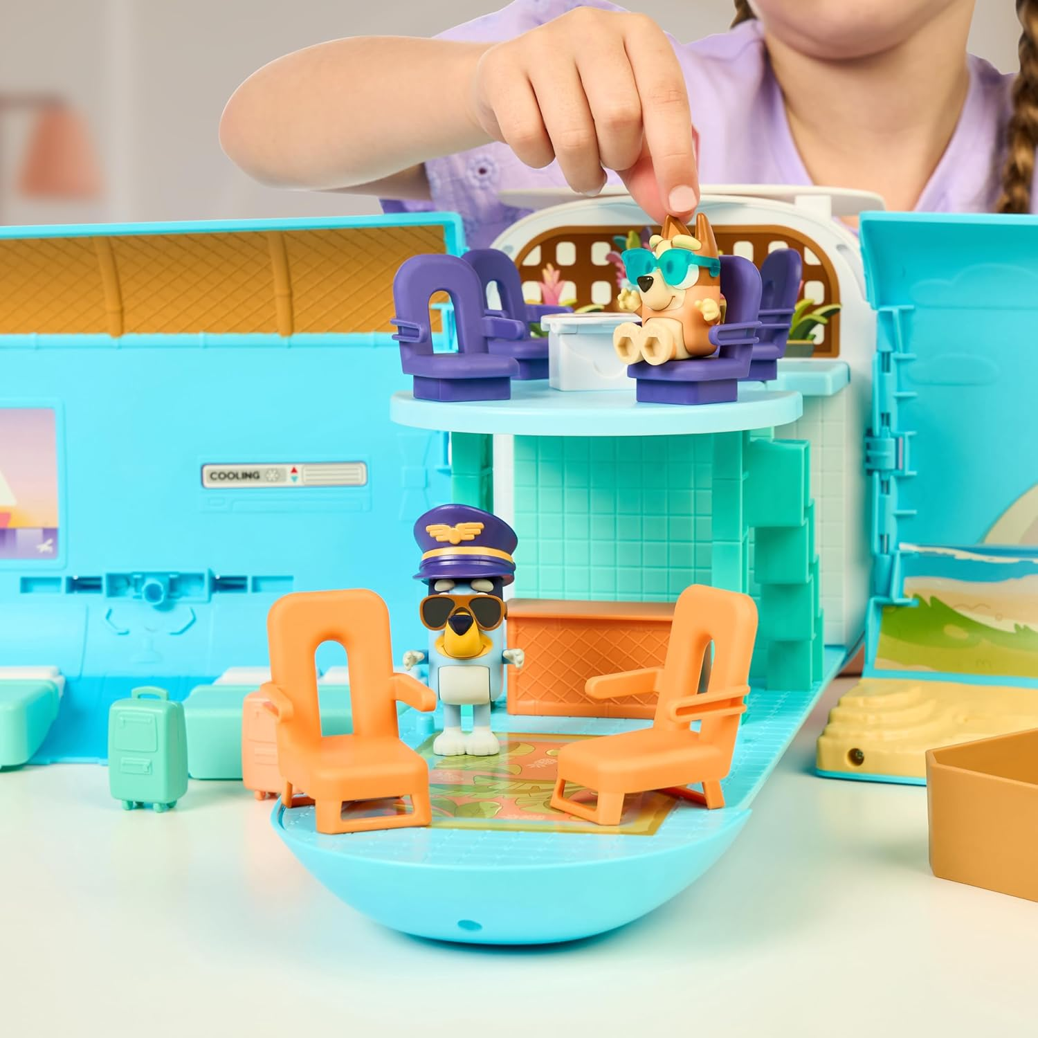 Bluey 3-In-1 Transforming Plane Playset, Transforms from a Plane to a Resort and a Boat! Opens up to Expand Out to a 70Cm Wide Holiday Vacation Resort Playset, over 25 Sounds and Phrases