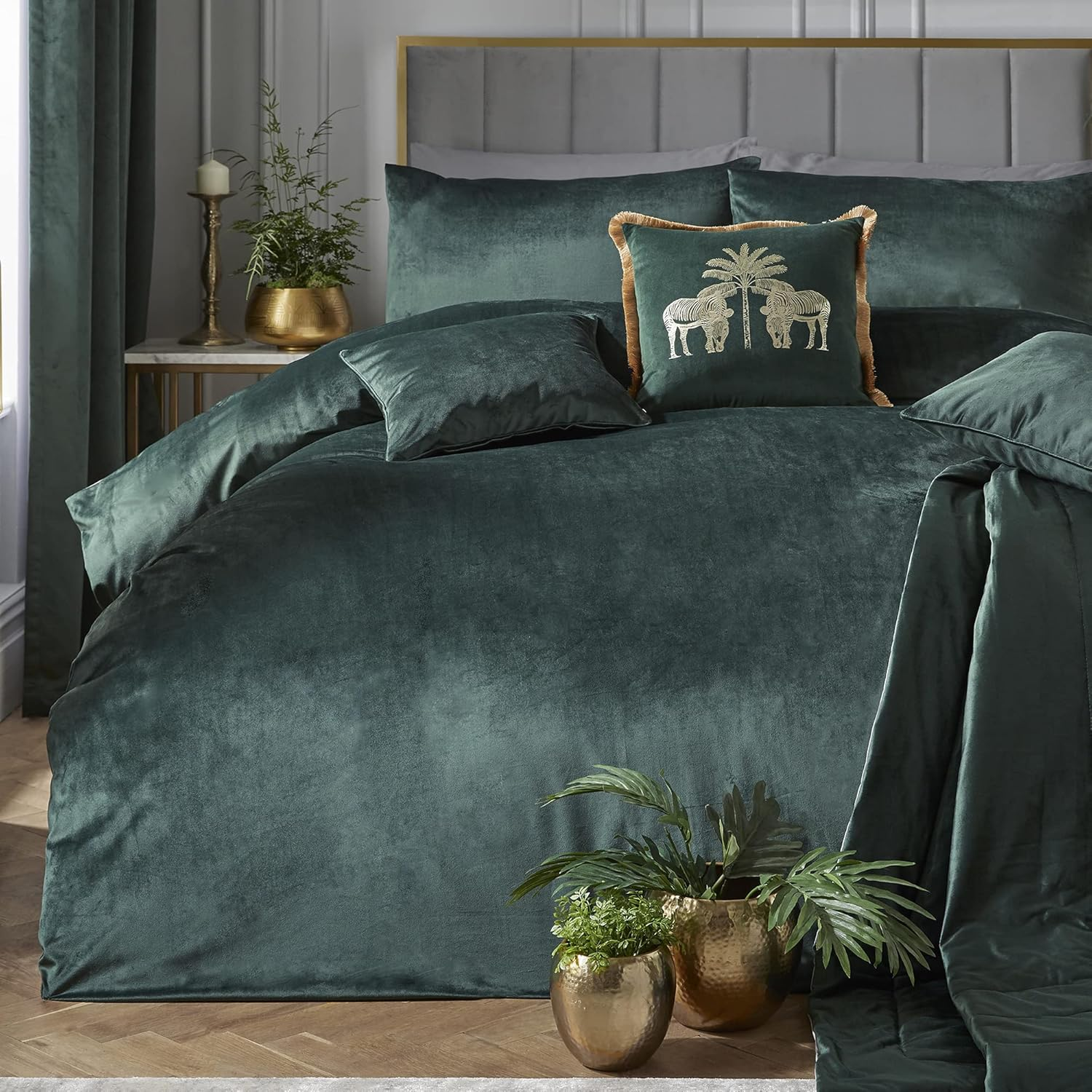 Laurence Llewelyn-Bowen - Teal Velvet Duvet Cover Set - Double Bedding Size (200 X 200Cm) - 2 Pillowcases - Soft Touch - Designer - Teal Blue Luxury Bedding Set - Velvet Bedding in Teal Blue
