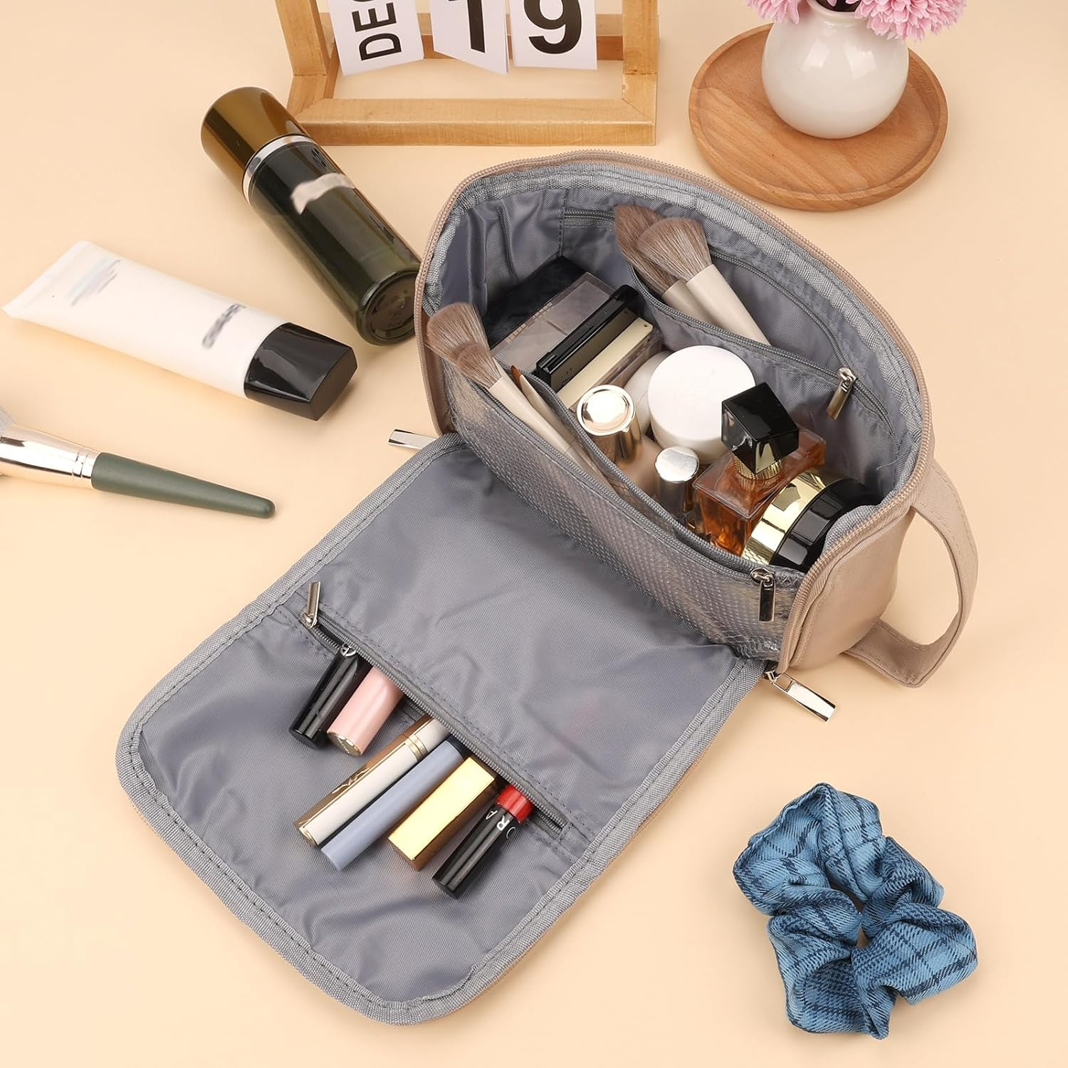 Supcomsta Makeup Bag,Large Capacity Storage Cosmetic Bag Waterproof for Women Travel Toiletry Bag Skin Care Cosmetics Toiletries (Khaki)
