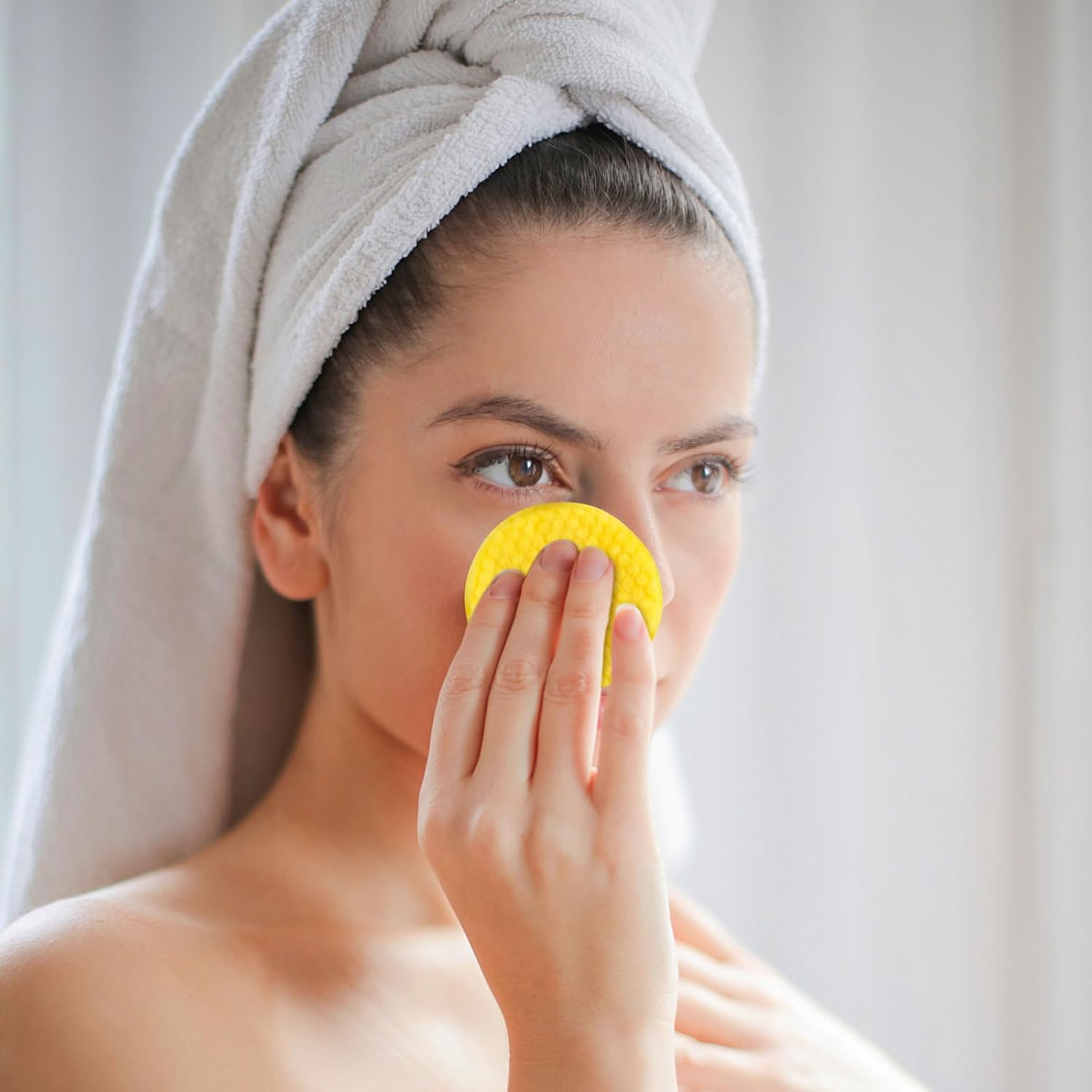 80Pcs Exfoliating Kojic Acid and Turmeric Face Scrub Pads for Deep Cleansing and Oil Control image number 2